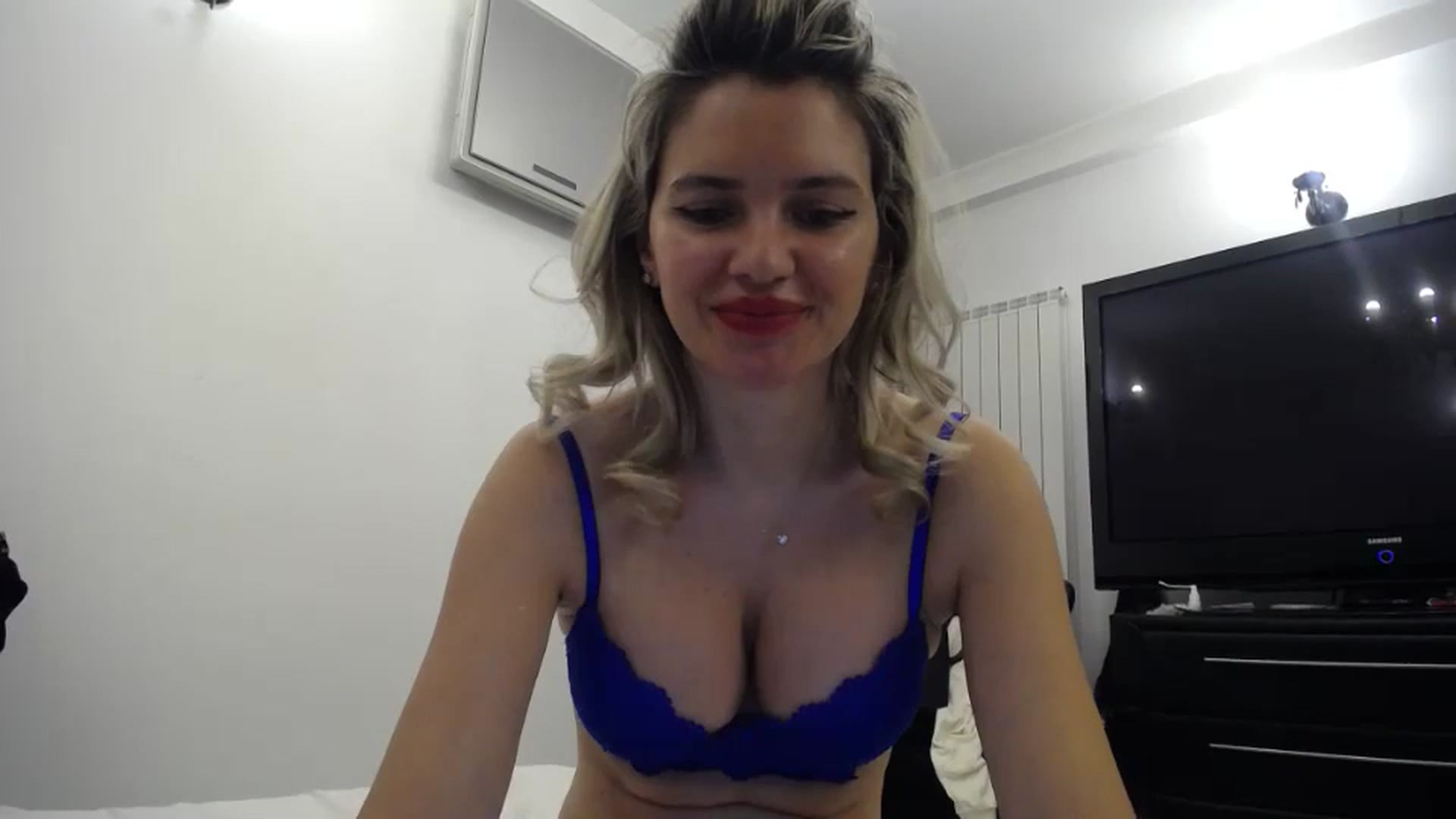 Gallery image thumbnail from Klarita_'s myfreecams stream on, 01/28/2024, 16:07 image 3 of 20