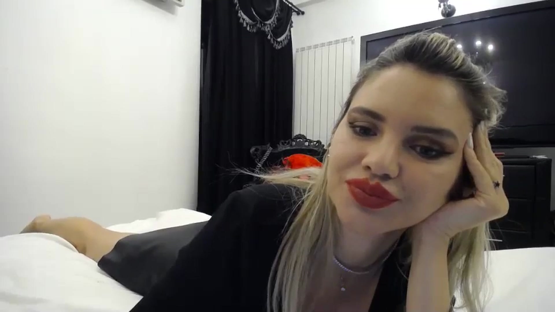 Gallery image thumbnail from Klarita_'s myfreecams stream on, 02/08/2024, 22:19 image 8 of 20