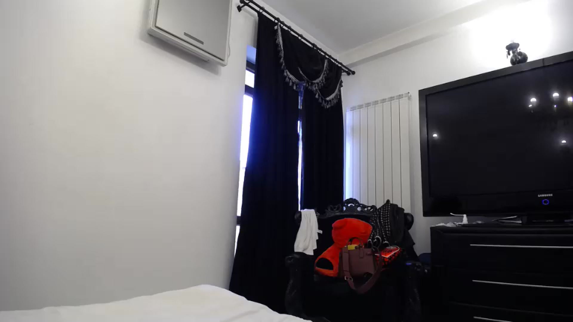 Gallery image thumbnail from Klarita_'s myfreecams stream on, 02/09/2024, 15:28 image 1 of 20