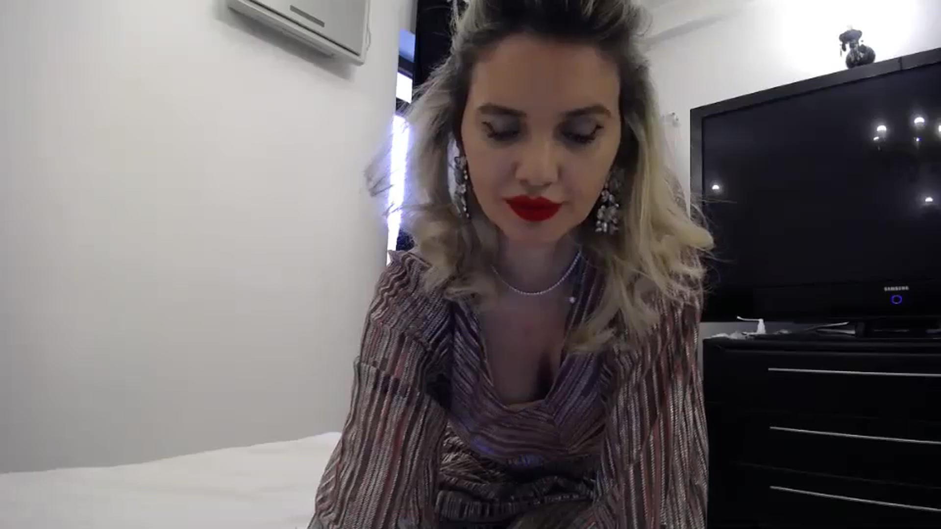 Gallery image thumbnail from Klarita_'s myfreecams stream on, 02/09/2024, 15:28 image 2 of 20