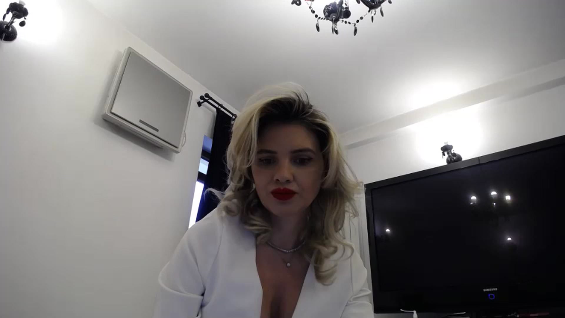 Gallery image thumbnail from Klarita_'s myfreecams stream on, 02/11/2024, 14:49 image 7 of 20