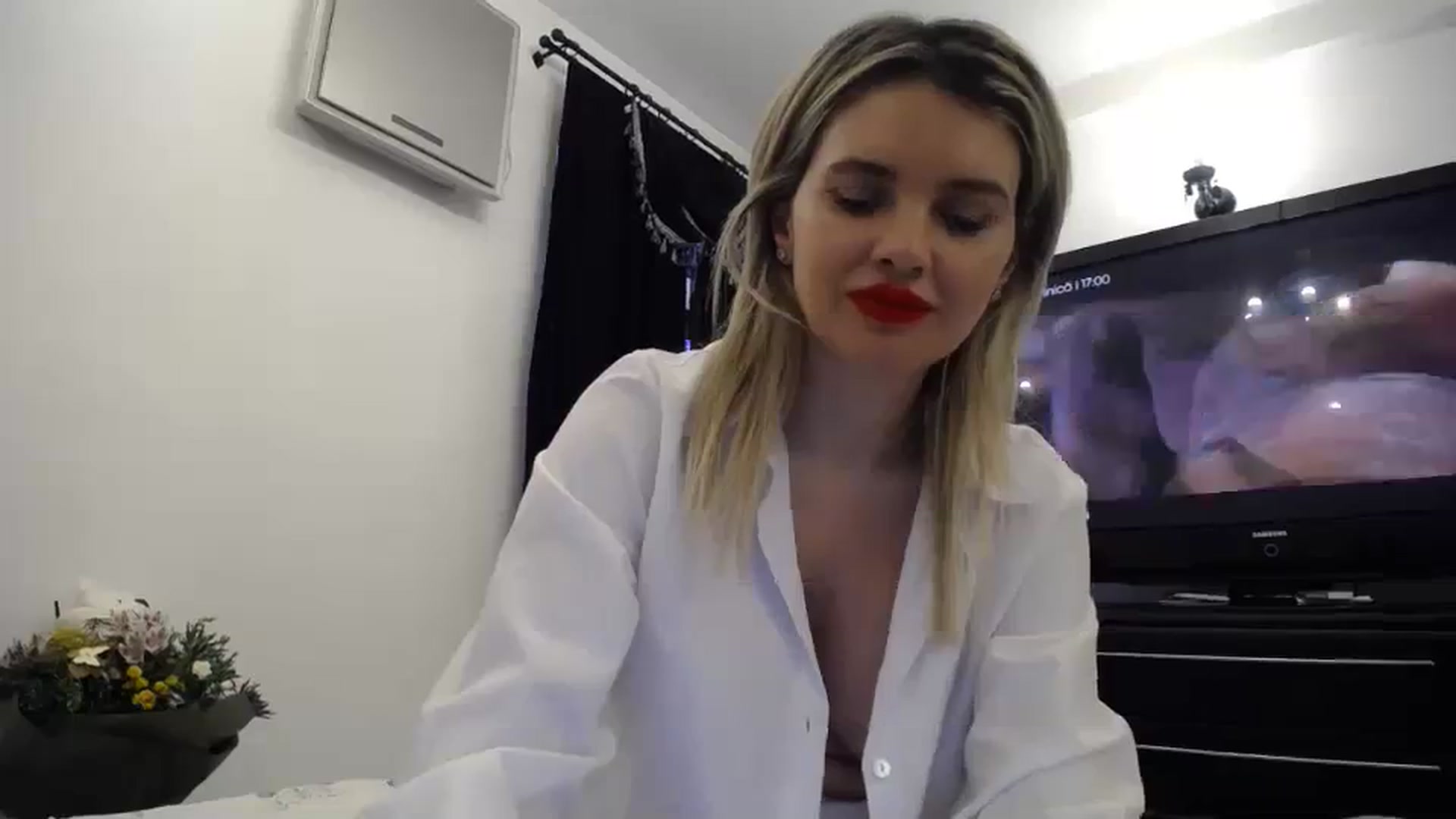 Gallery image thumbnail from Klarita_'s myfreecams stream on, 02/17/2024, 15:02 image 17 of 20