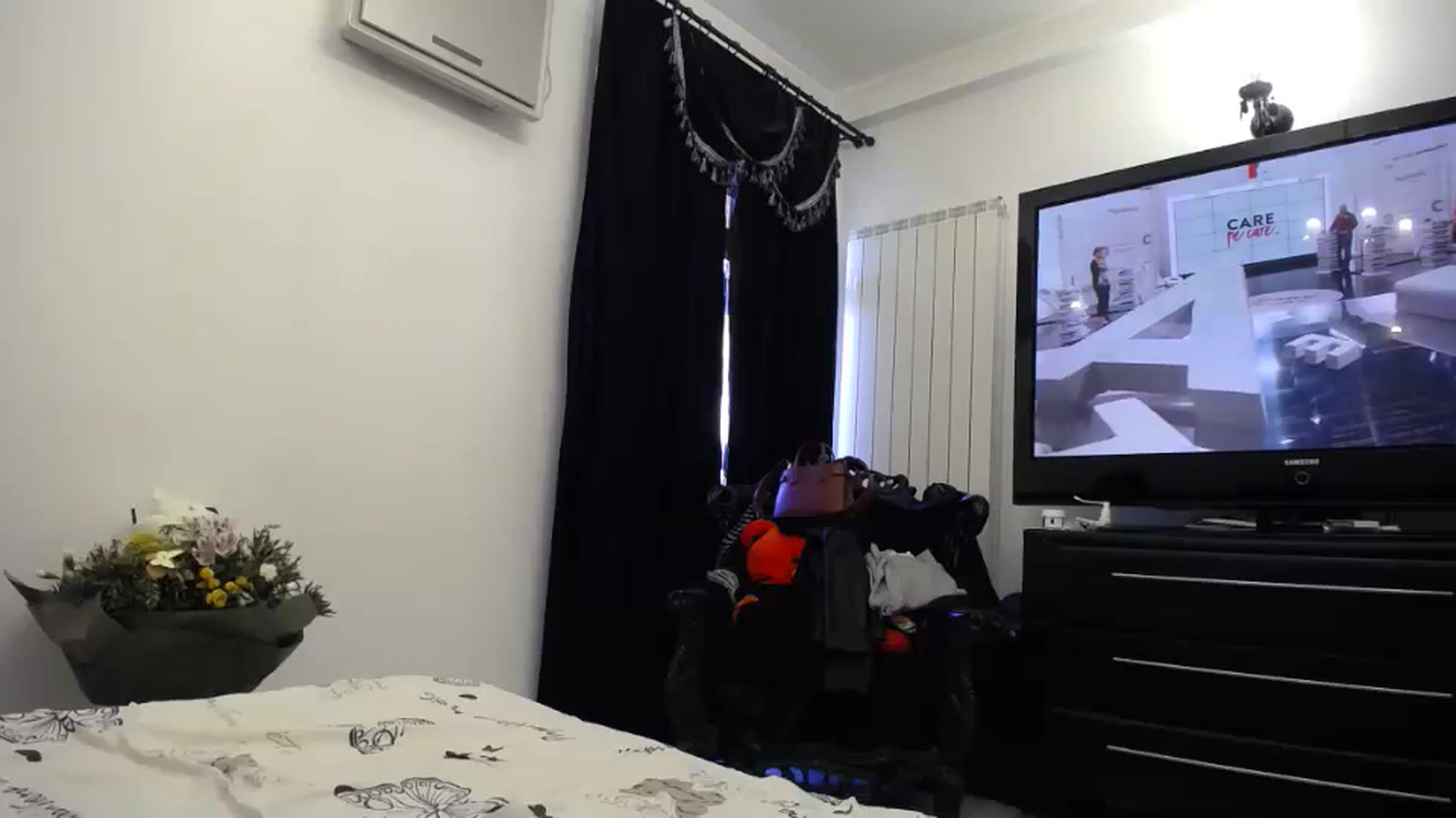 Gallery image thumbnail from Klarita_'s myfreecams stream on, 02/17/2024, 15:02 image 3 of 20