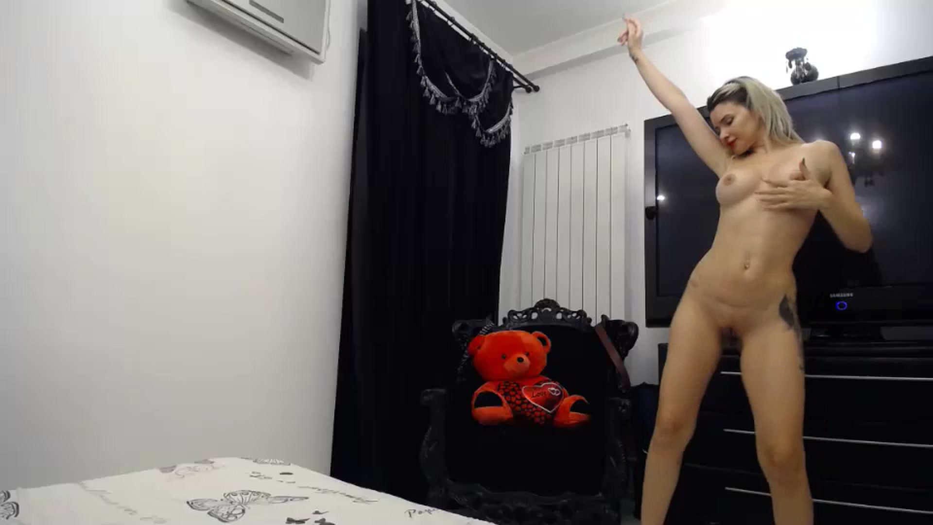 Gallery image thumbnail from Klarita_'s myfreecams stream on, 02/22/2024, 22:14 image 16 of 20