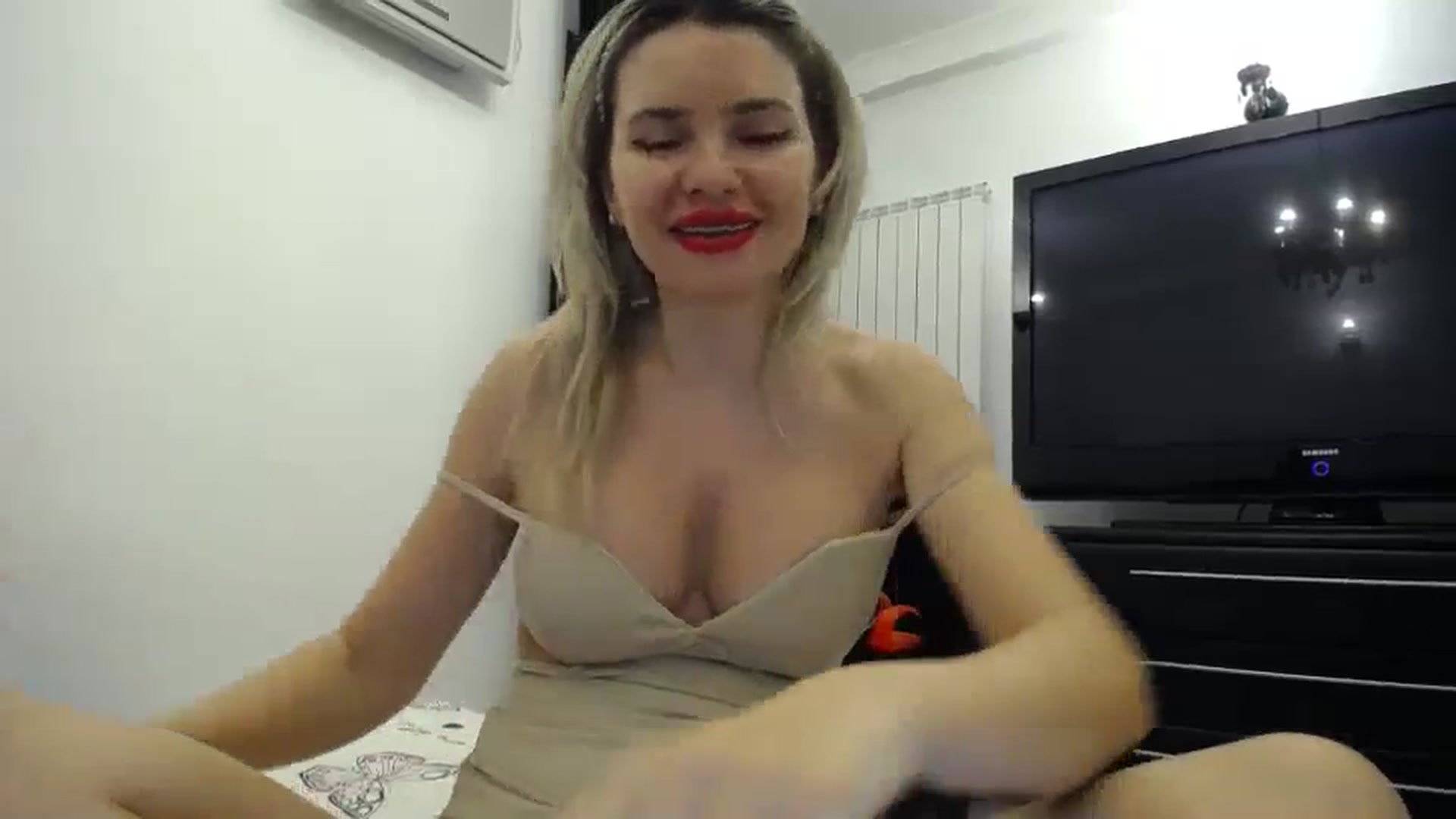 Gallery image thumbnail from Klarita_'s myfreecams stream on, 02/22/2024, 22:14 image 14 of 20