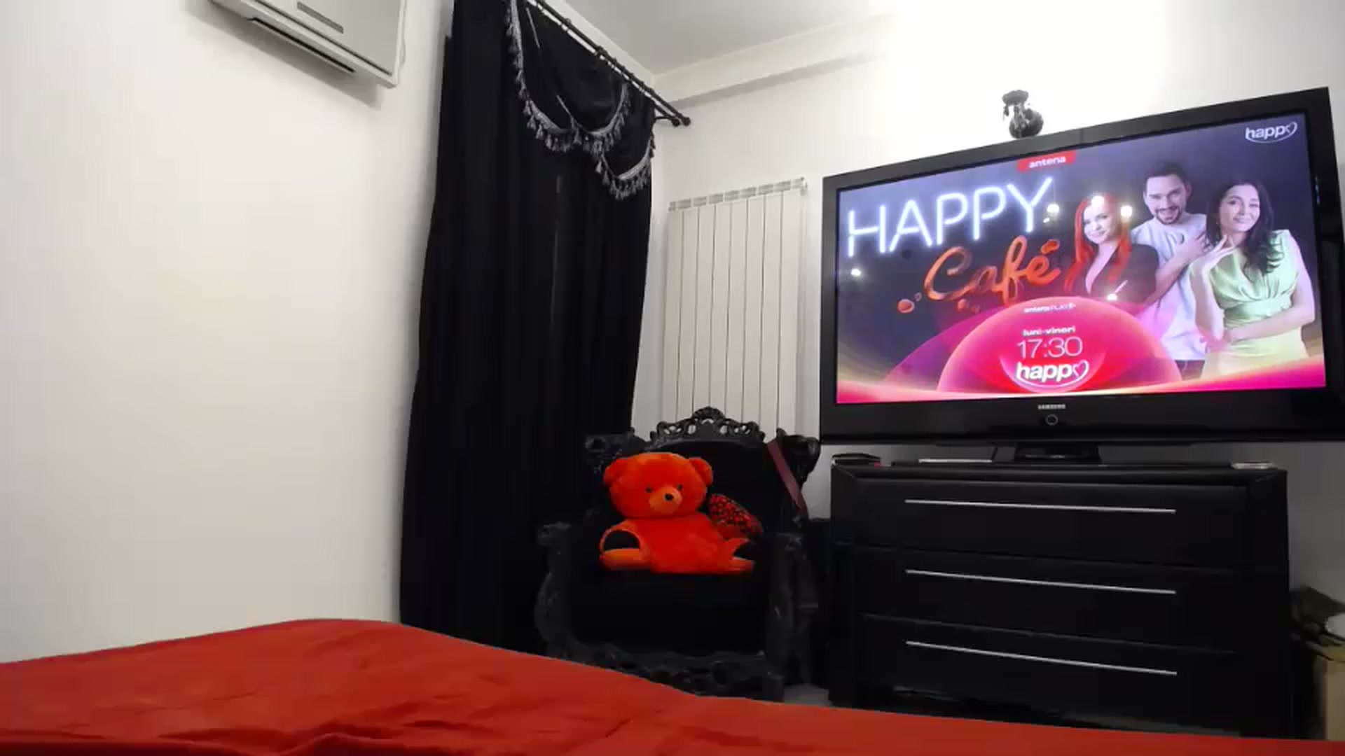 Gallery image thumbnail from Klarita_'s myfreecams stream on, 03/04/2024, 22:36 image 15 of 20