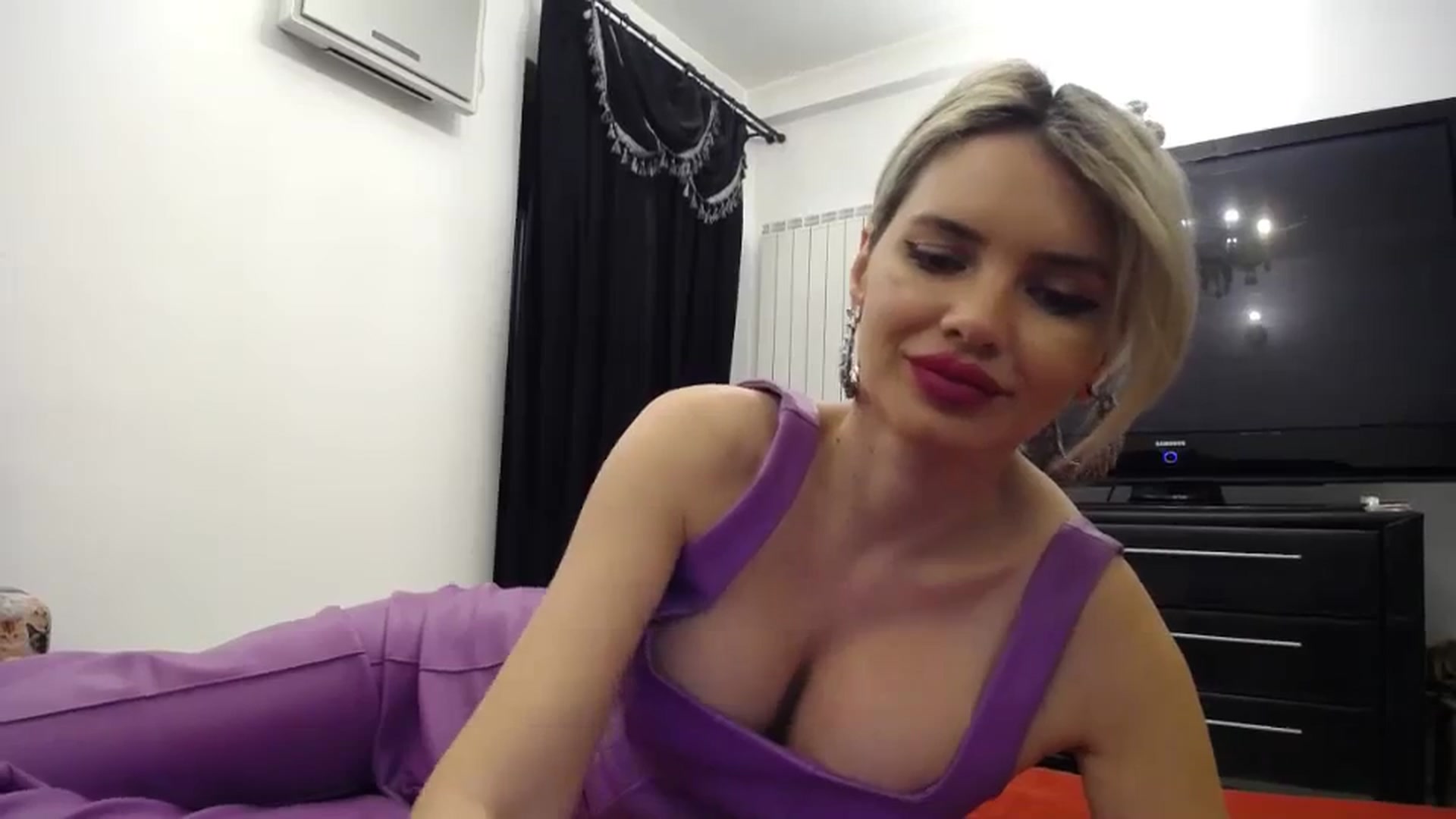 Gallery image thumbnail from Klarita_'s myfreecams stream on, 03/05/2024, 22:19 image 3 of 20