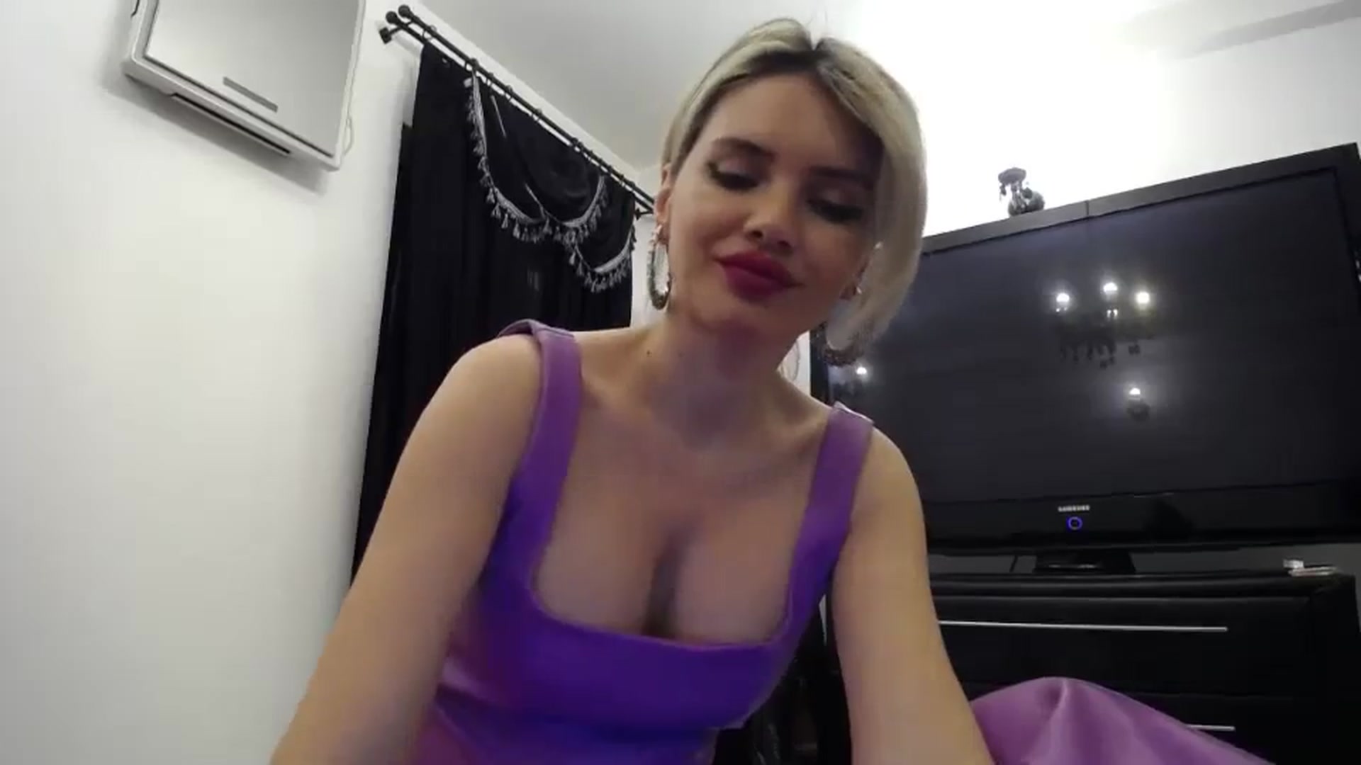 Gallery image thumbnail from Klarita_'s myfreecams stream on, 03/05/2024, 22:19 image 6 of 20