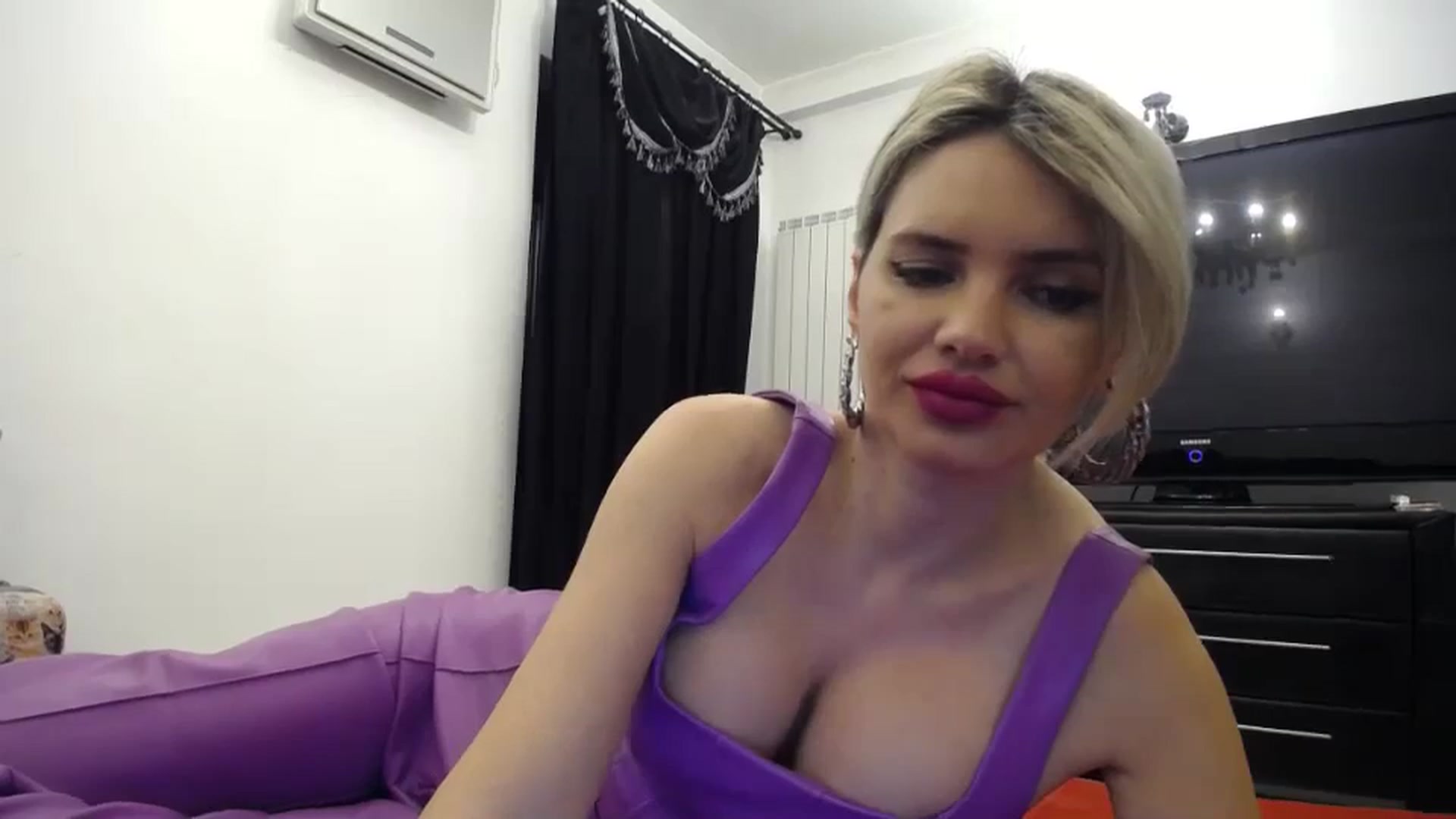 Gallery image thumbnail from Klarita_'s myfreecams stream on, 03/05/2024, 22:19 image 4 of 20