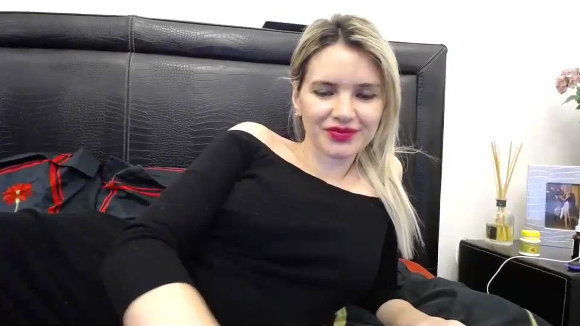 Gallery image thumbnail from Klarita_'s myfreecams stream on, 03/10/2024, 15:19 image 10 of 20