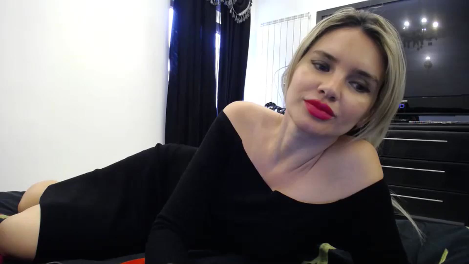 Gallery image thumbnail from Klarita_'s myfreecams stream on, 03/10/2024, 15:19 image 1 of 20