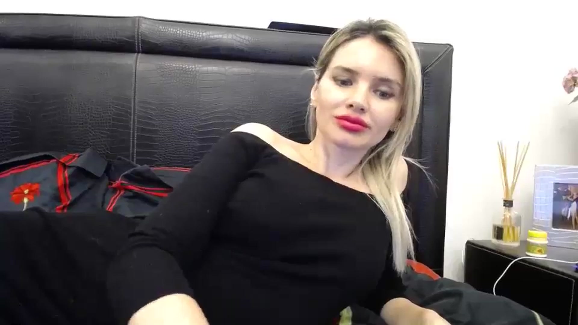 Gallery image thumbnail from Klarita_'s myfreecams stream on, 03/10/2024, 15:19 image 9 of 20