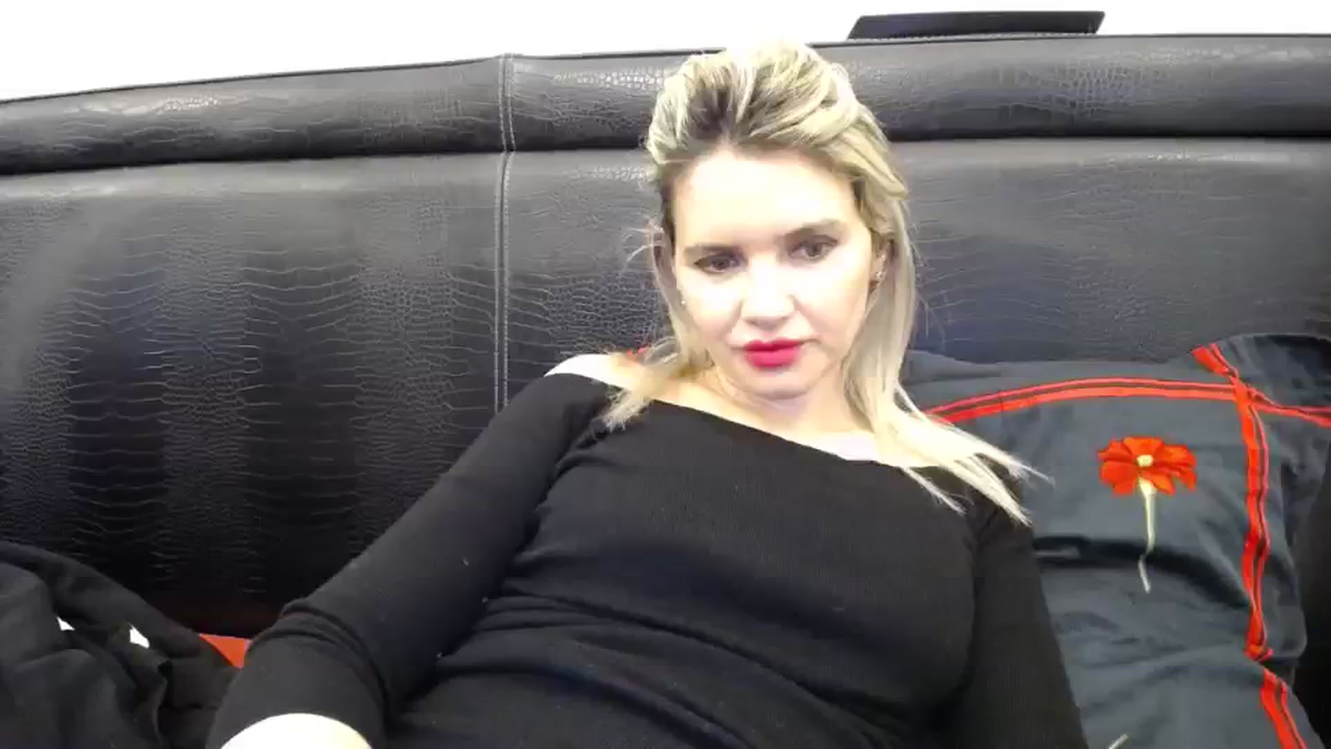 Gallery image thumbnail from Klarita_'s myfreecams stream on, 03/10/2024, 15:19 image 19 of 20