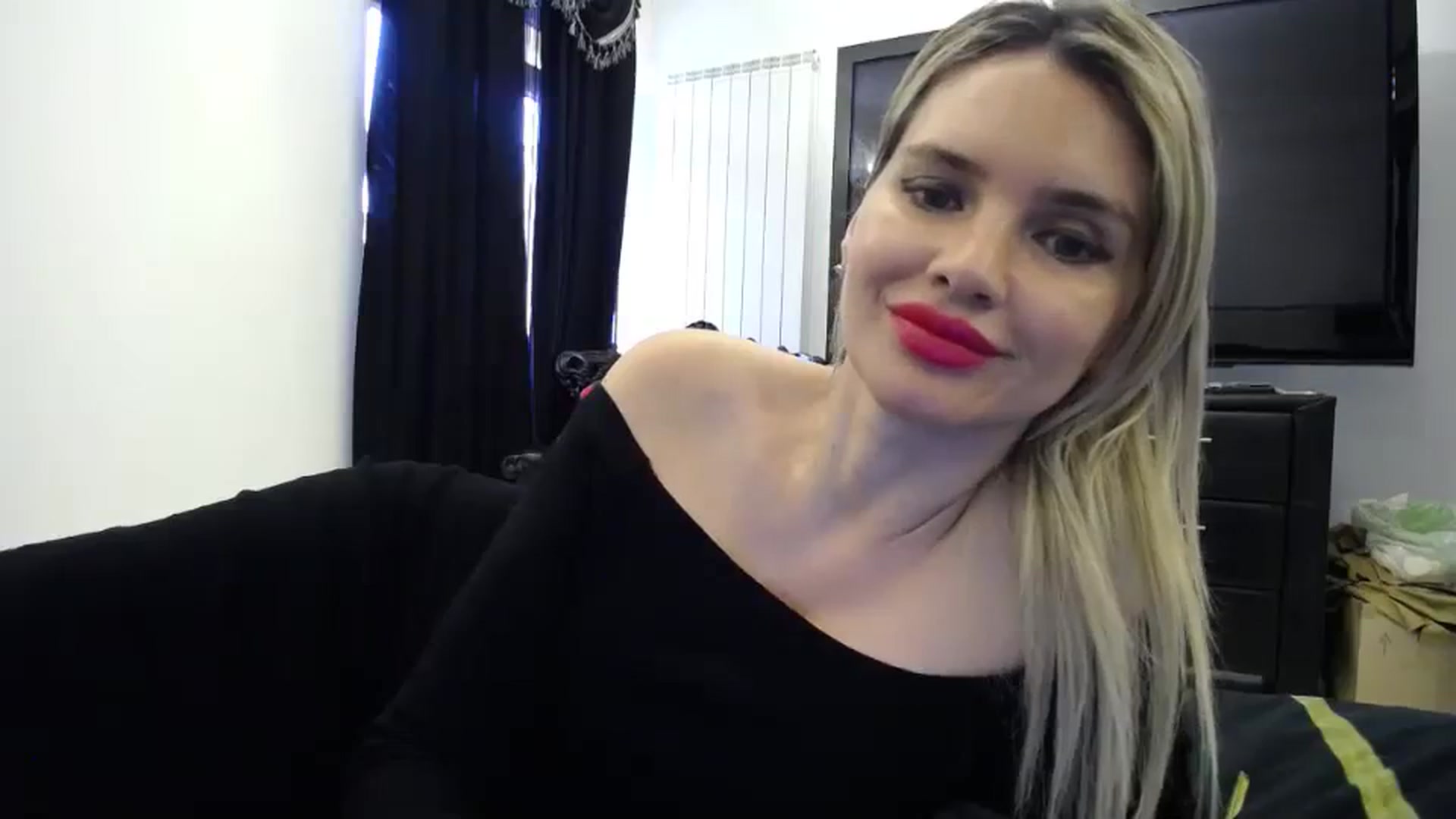Gallery image thumbnail from Klarita_'s myfreecams stream on, 03/10/2024, 15:19 image 3 of 20