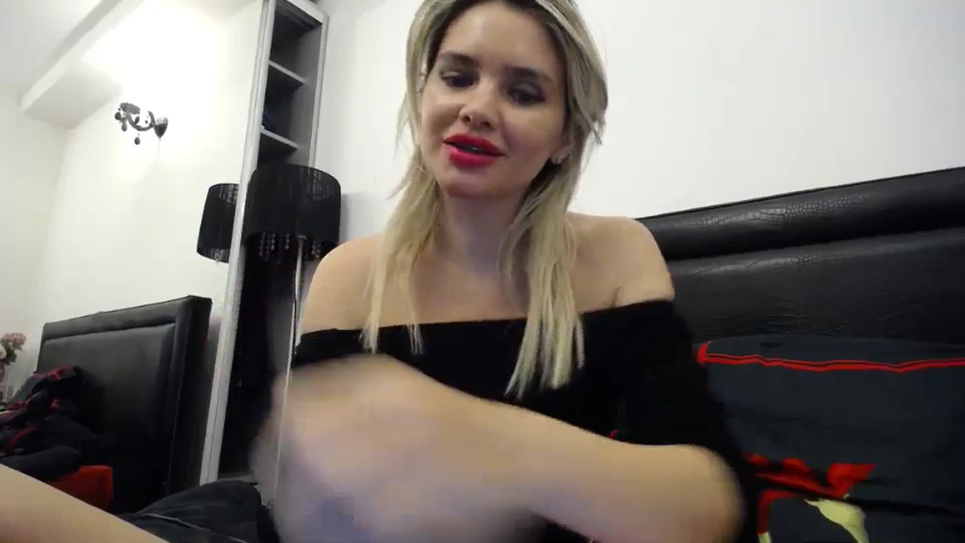 Gallery image thumbnail from Klarita_'s myfreecams stream on, 03/10/2024, 15:47 image 3 of 20