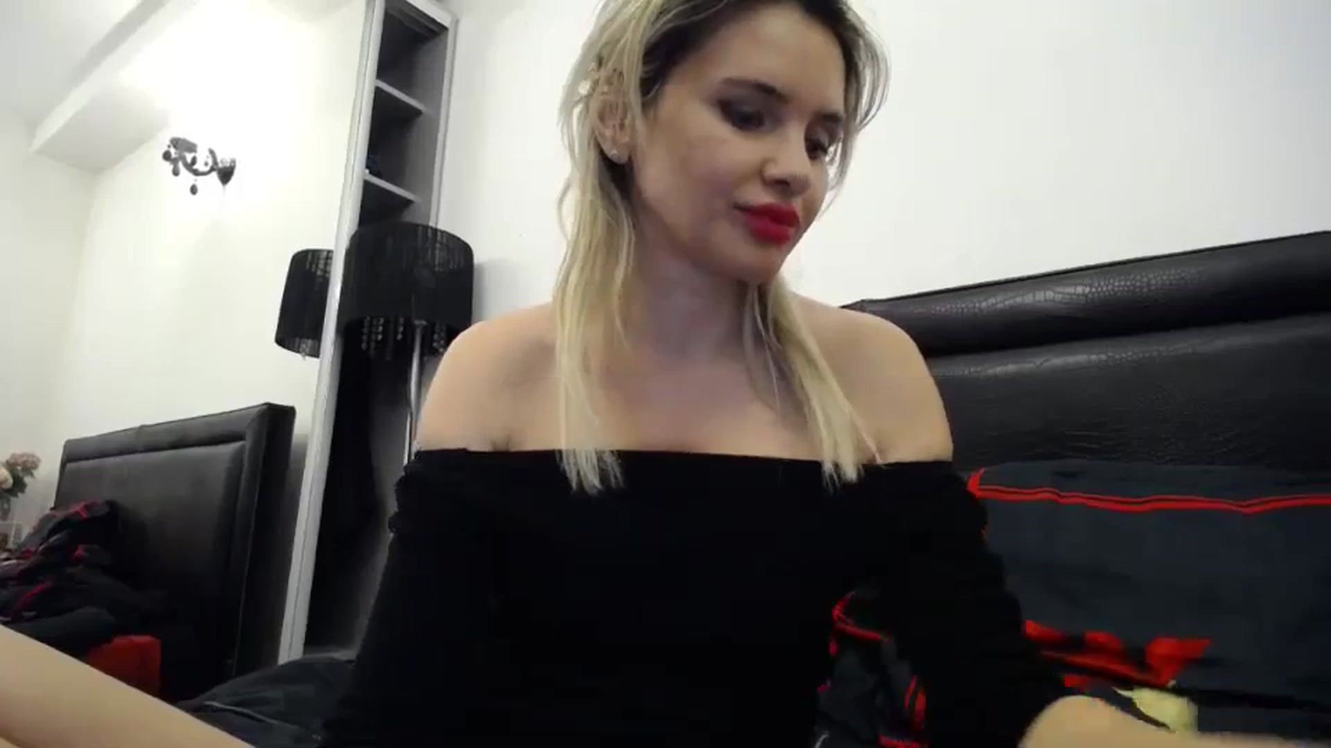 Gallery image thumbnail from Klarita_'s myfreecams stream on, 03/10/2024, 15:47 image 2 of 20