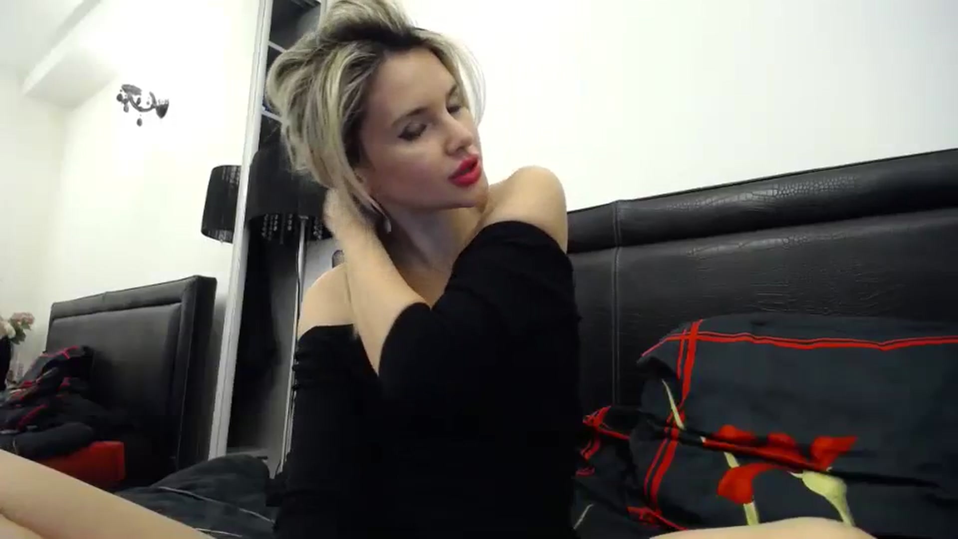Gallery image thumbnail from Klarita_'s myfreecams stream on, 03/10/2024, 15:47 image 4 of 20