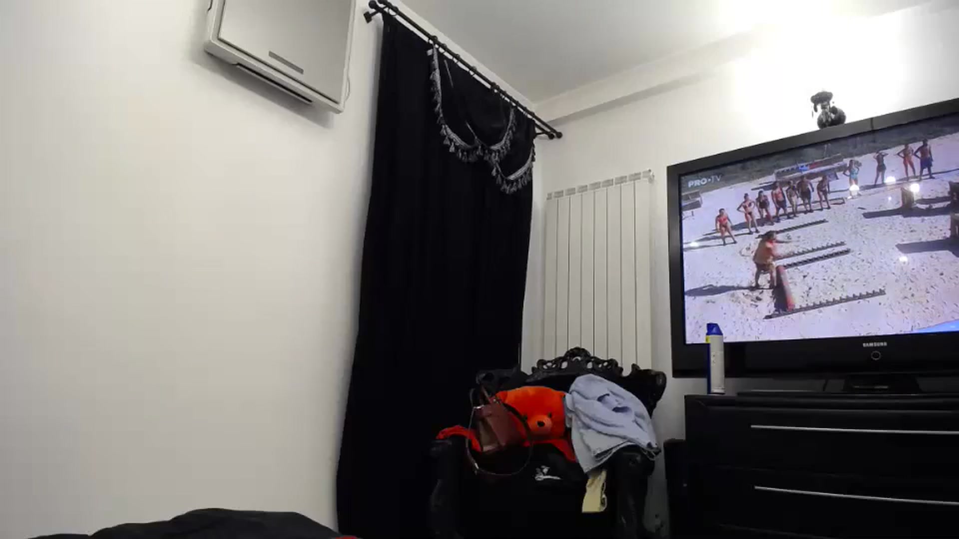 Gallery image thumbnail from Klarita_'s myfreecams stream on, 03/13/2024, 21:32 image 5 of 20