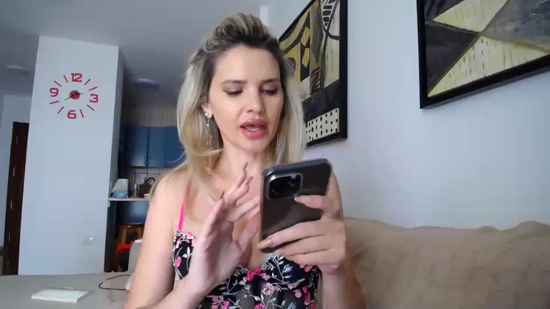 Gallery image thumbnail from Klarita_'s myfreecams stream on, 03/23/2024, 14:55 image 15 of 20