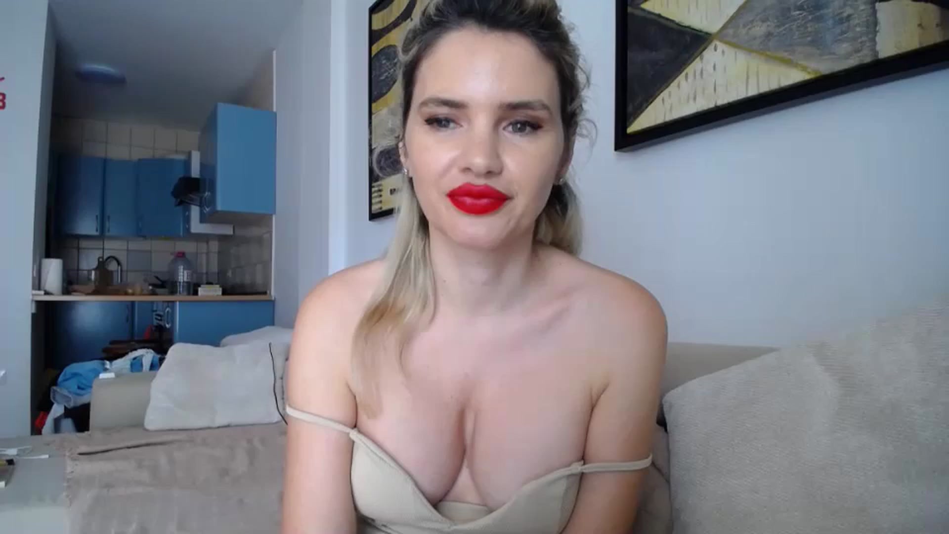 Gallery image thumbnail from Klarita_'s myfreecams stream on, 03/24/2024, 15:32 image 15 of 20