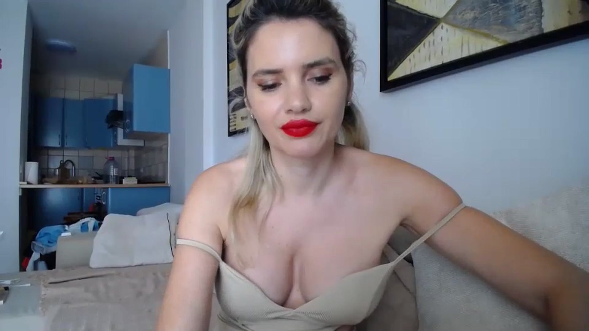 Gallery image thumbnail from Klarita_'s myfreecams stream on, 03/24/2024, 15:32 image 14 of 20