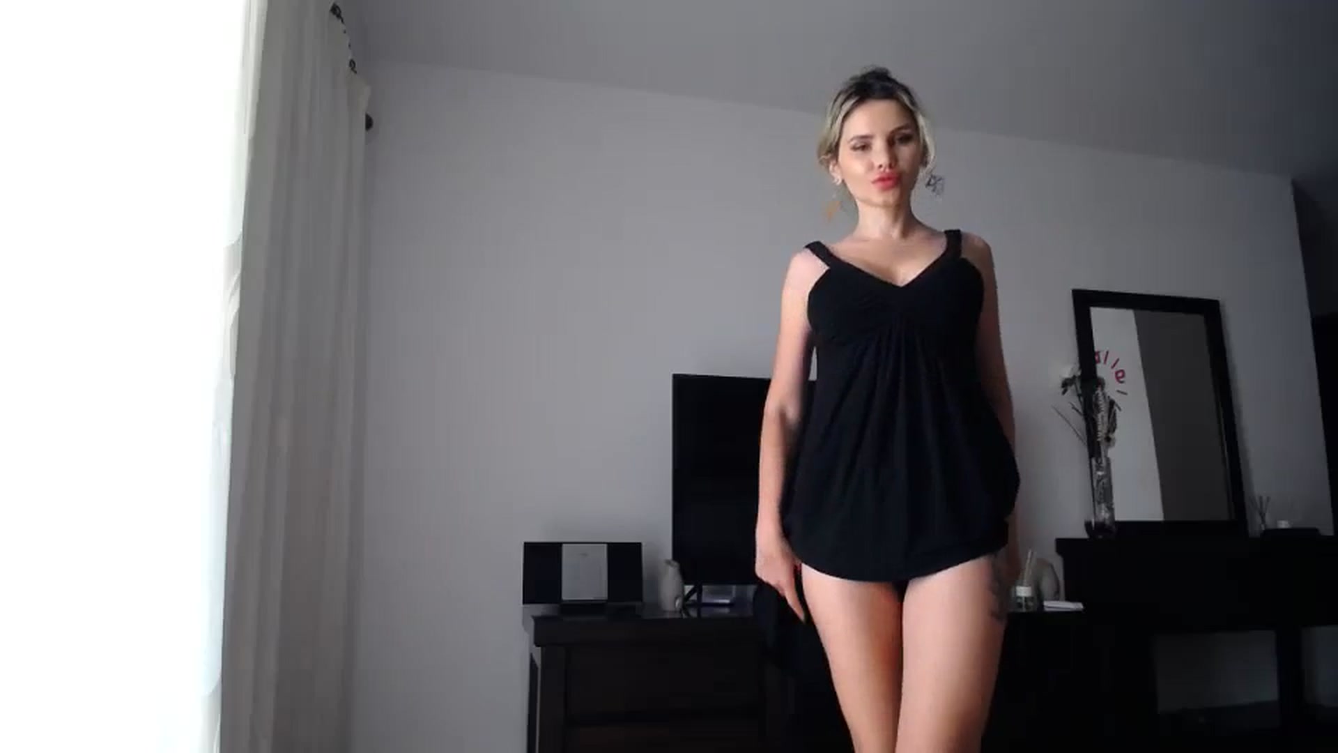 Gallery image thumbnail from Klarita_'s myfreecams stream on, 04/01/2024, 12:39 image 13 of 20