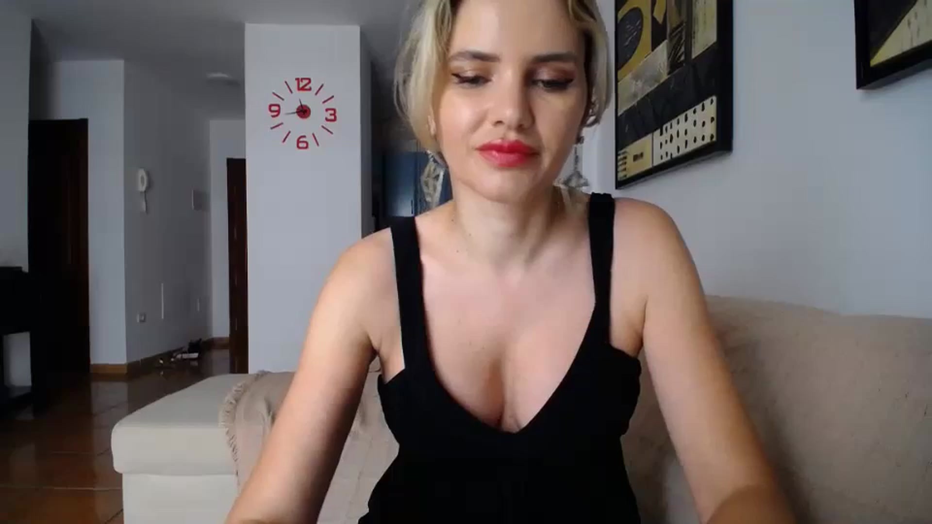 Gallery image thumbnail from Klarita_'s myfreecams stream on, 04/01/2024, 12:39 image 2 of 20