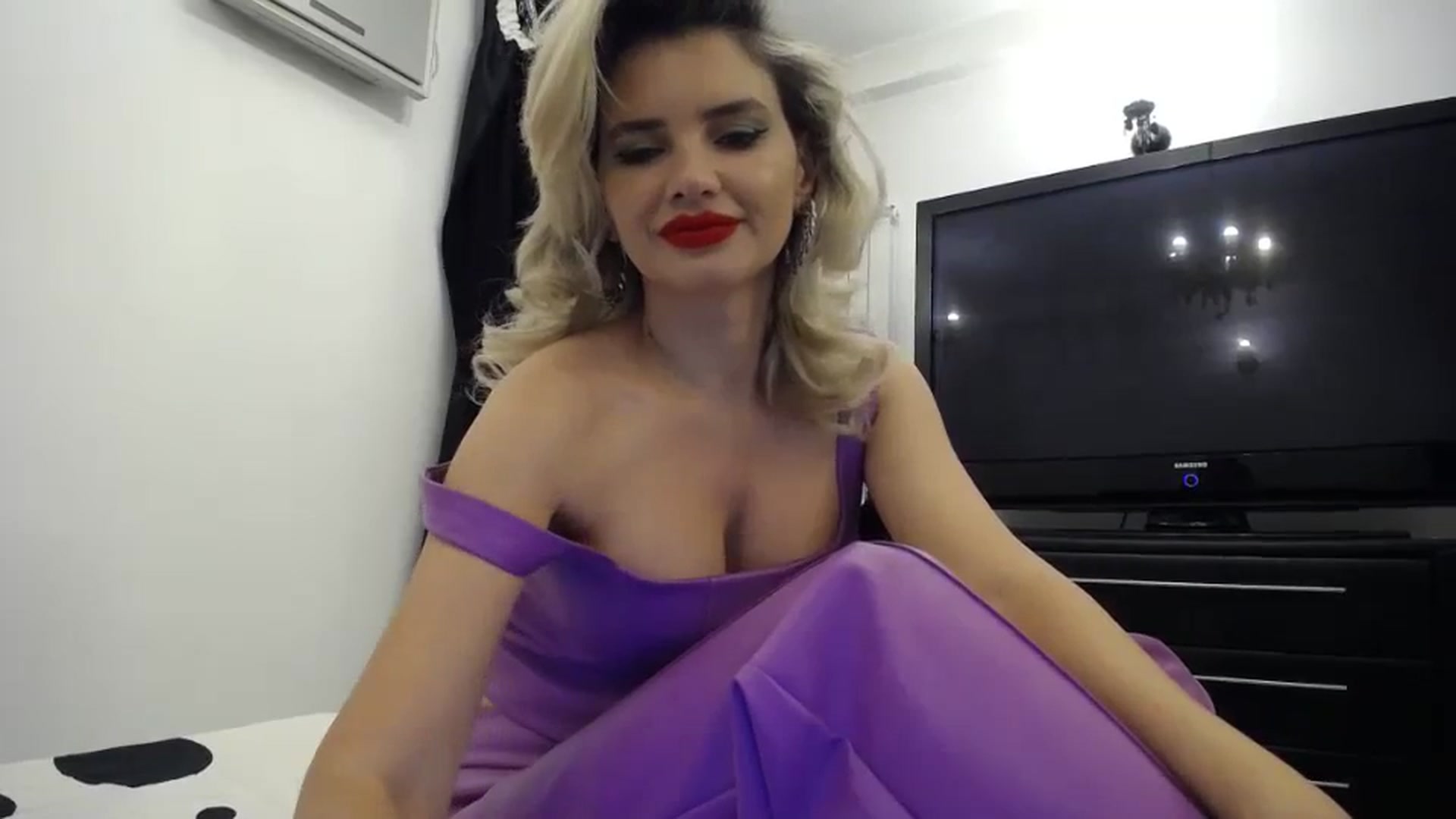 Gallery image thumbnail from Klarita_'s myfreecams stream on, 04/02/2024, 21:33 image 3 of 20