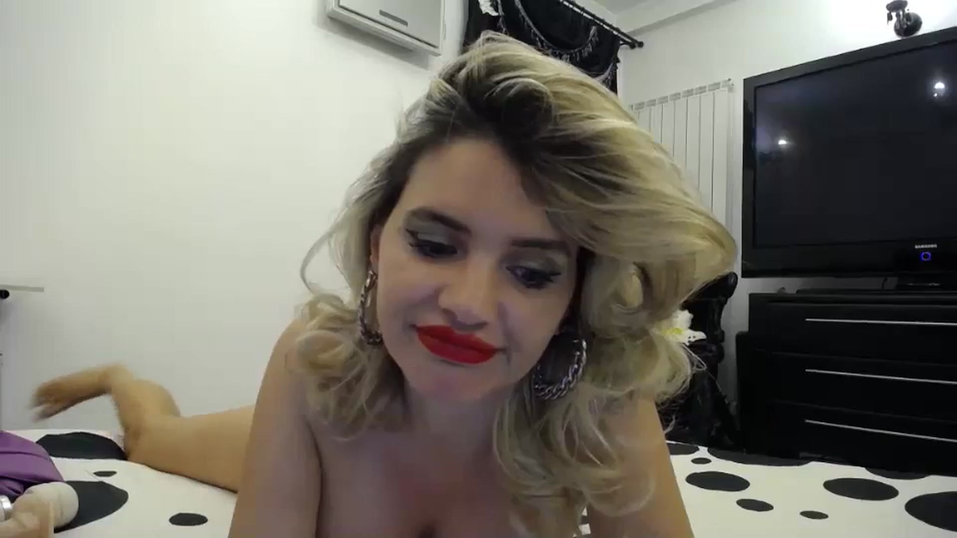 Gallery image thumbnail from Klarita_'s myfreecams stream on, 04/02/2024, 22:51 image 4 of 20