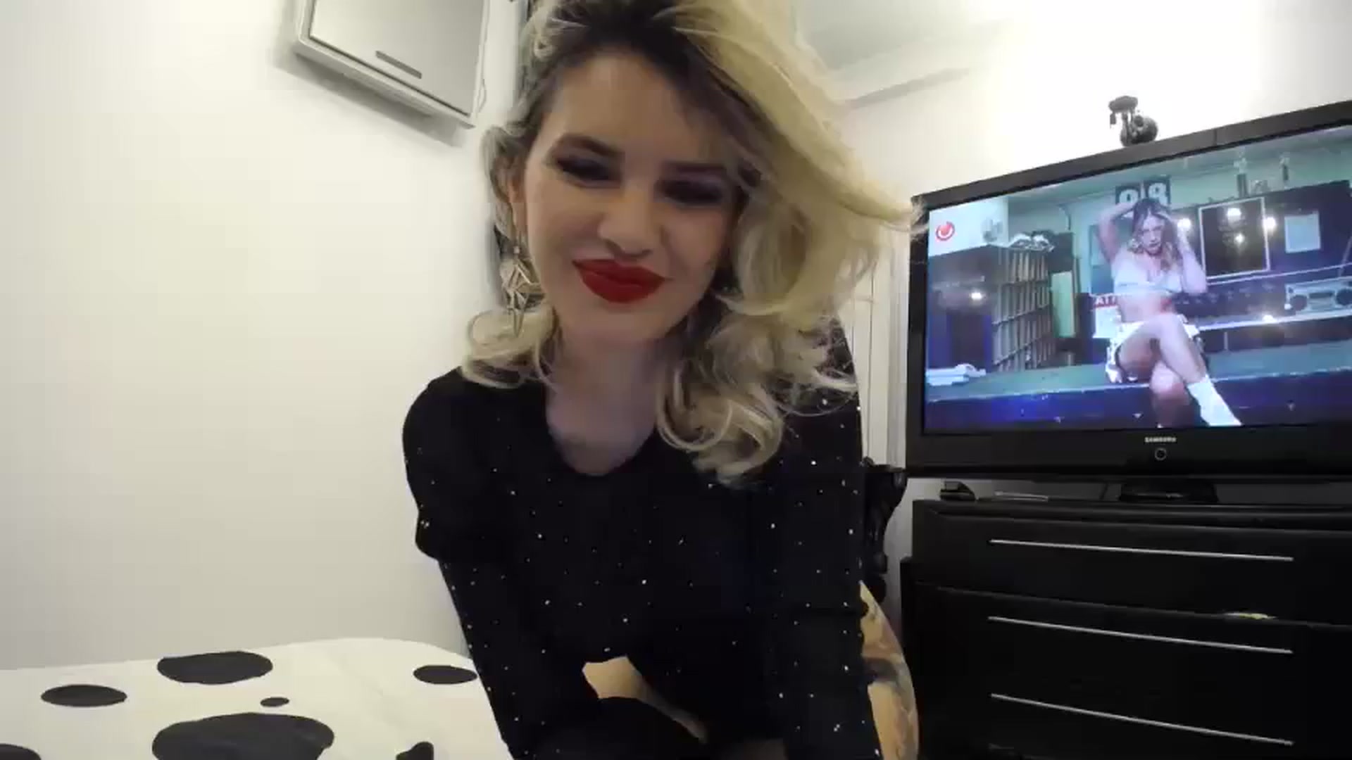 Gallery image thumbnail from Klarita_'s myfreecams stream on, 04/03/2024, 20:45 image 20 of 20
