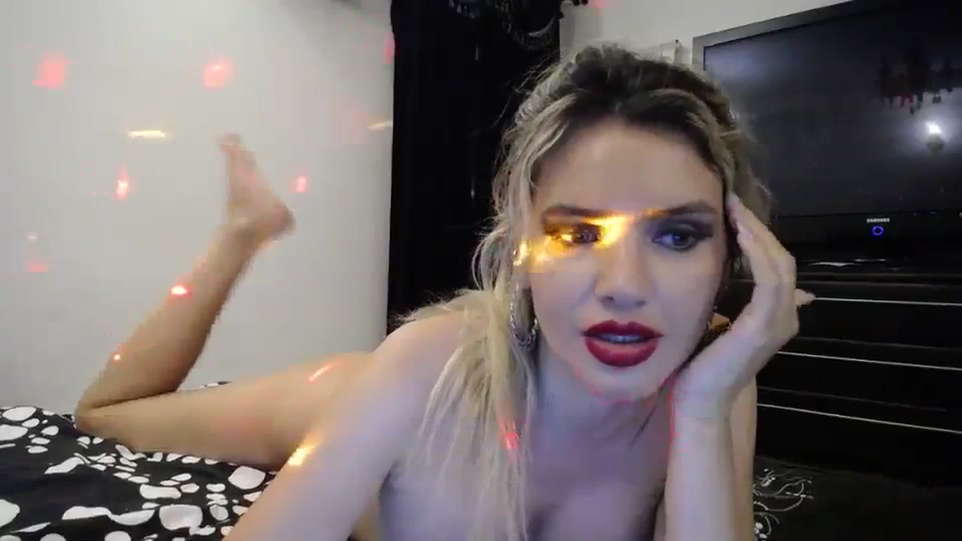 Gallery image thumbnail from Klarita_'s myfreecams stream on, 04/09/2024, 22:35 image 16 of 20