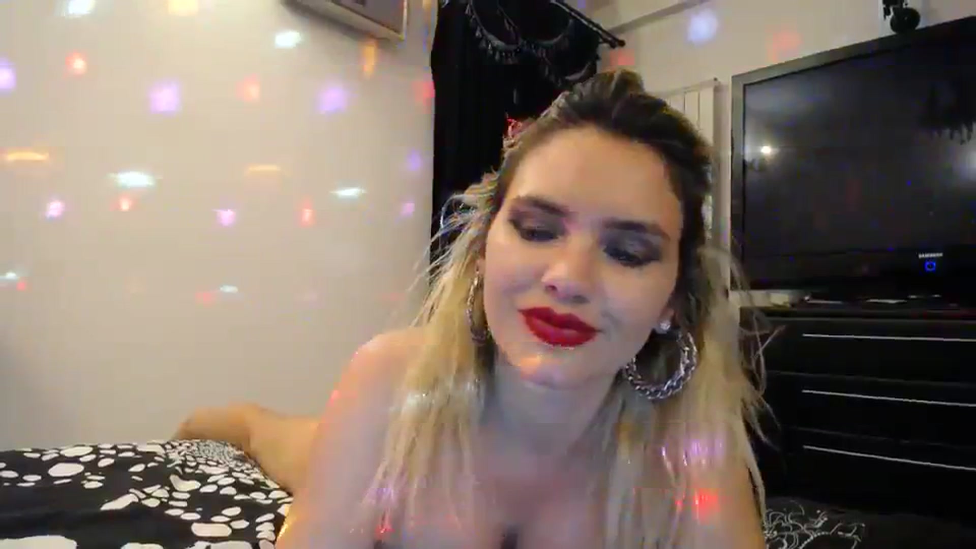 Gallery image thumbnail from Klarita_'s myfreecams stream on, 04/09/2024, 22:35 image 17 of 20