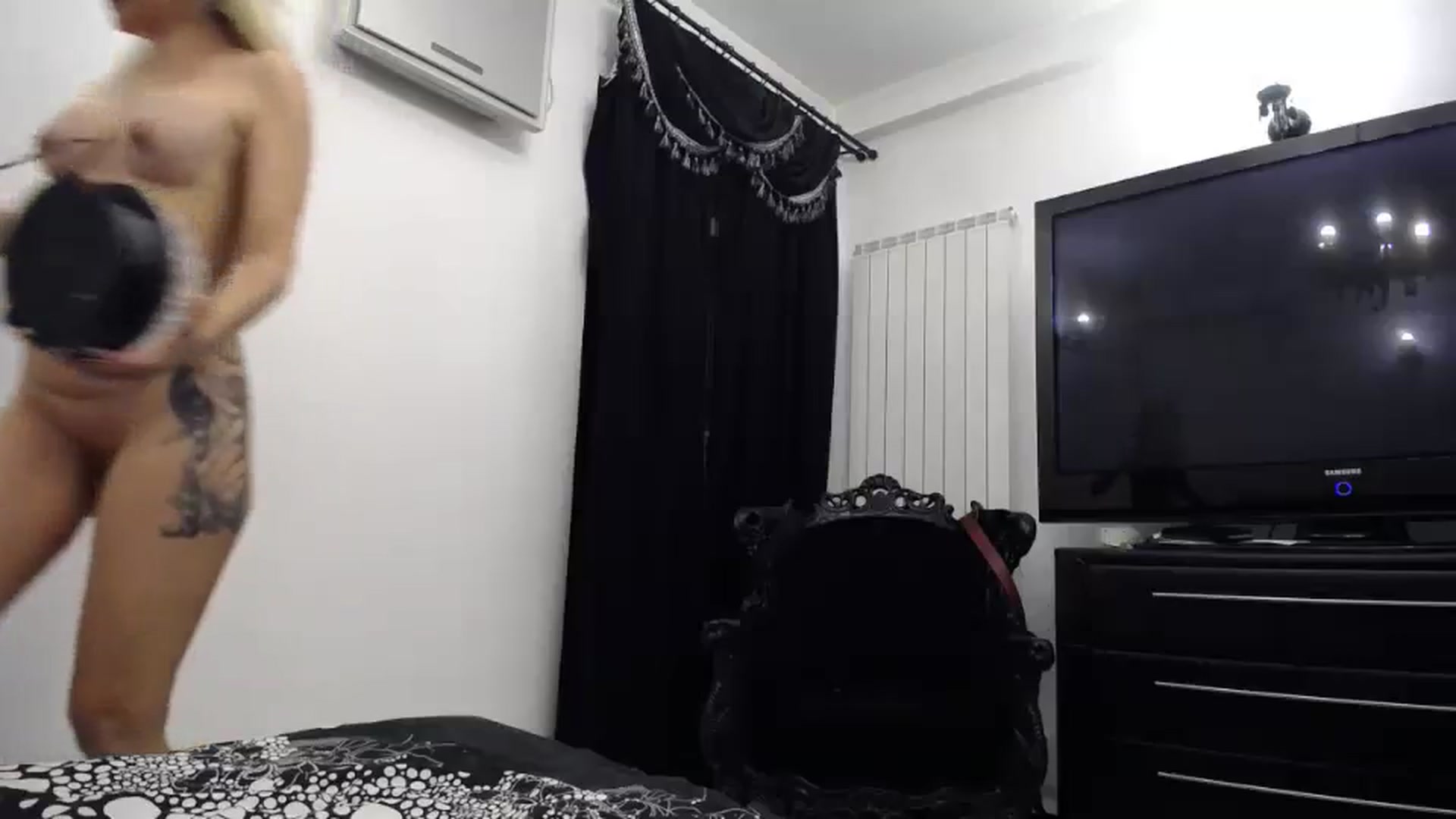 Gallery image thumbnail from Klarita_'s myfreecams stream on, 04/09/2024, 22:35 image 11 of 20