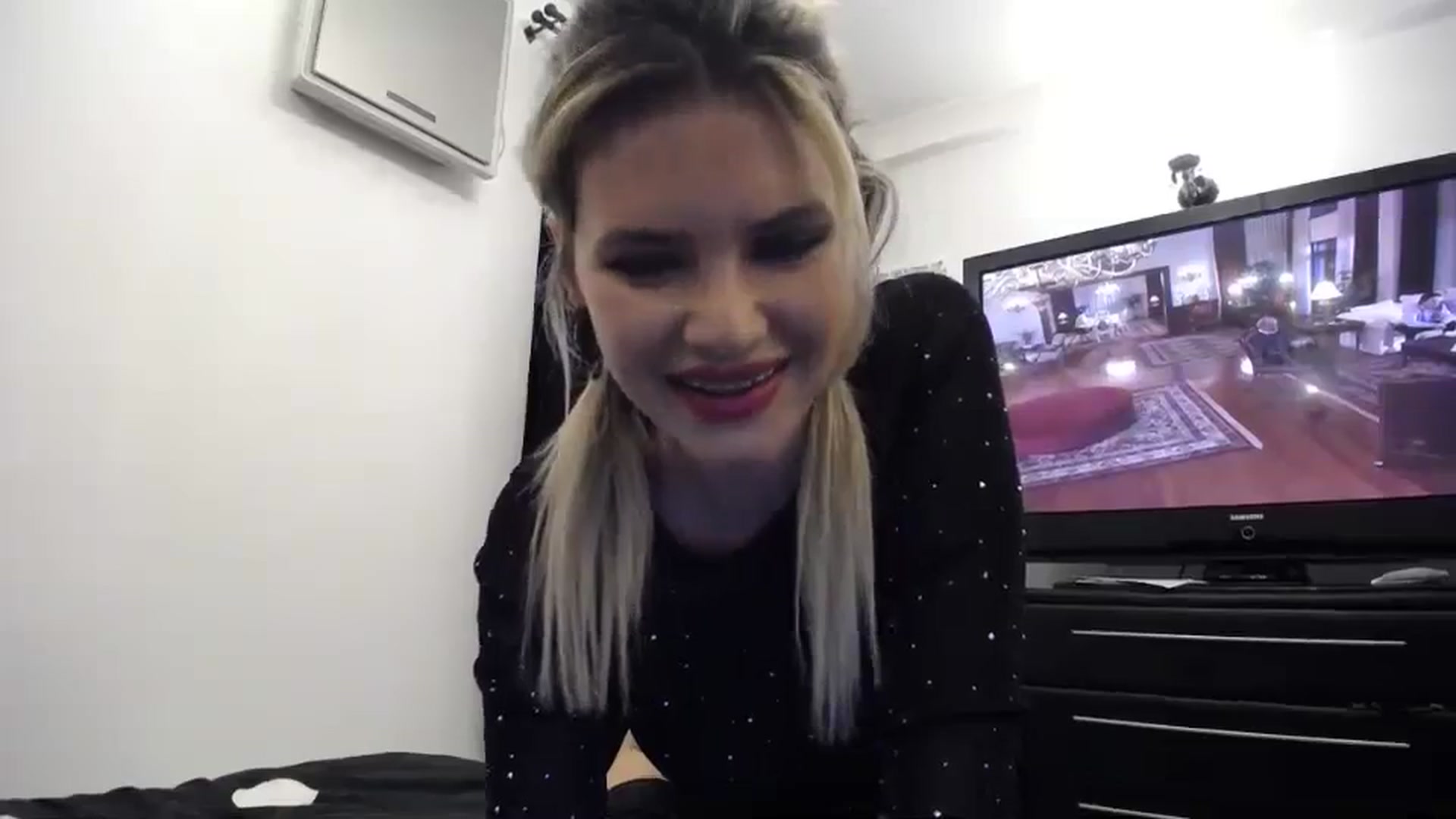 Gallery image thumbnail from Klarita_'s myfreecams stream on, 04/11/2024, 21:39 image 9 of 20