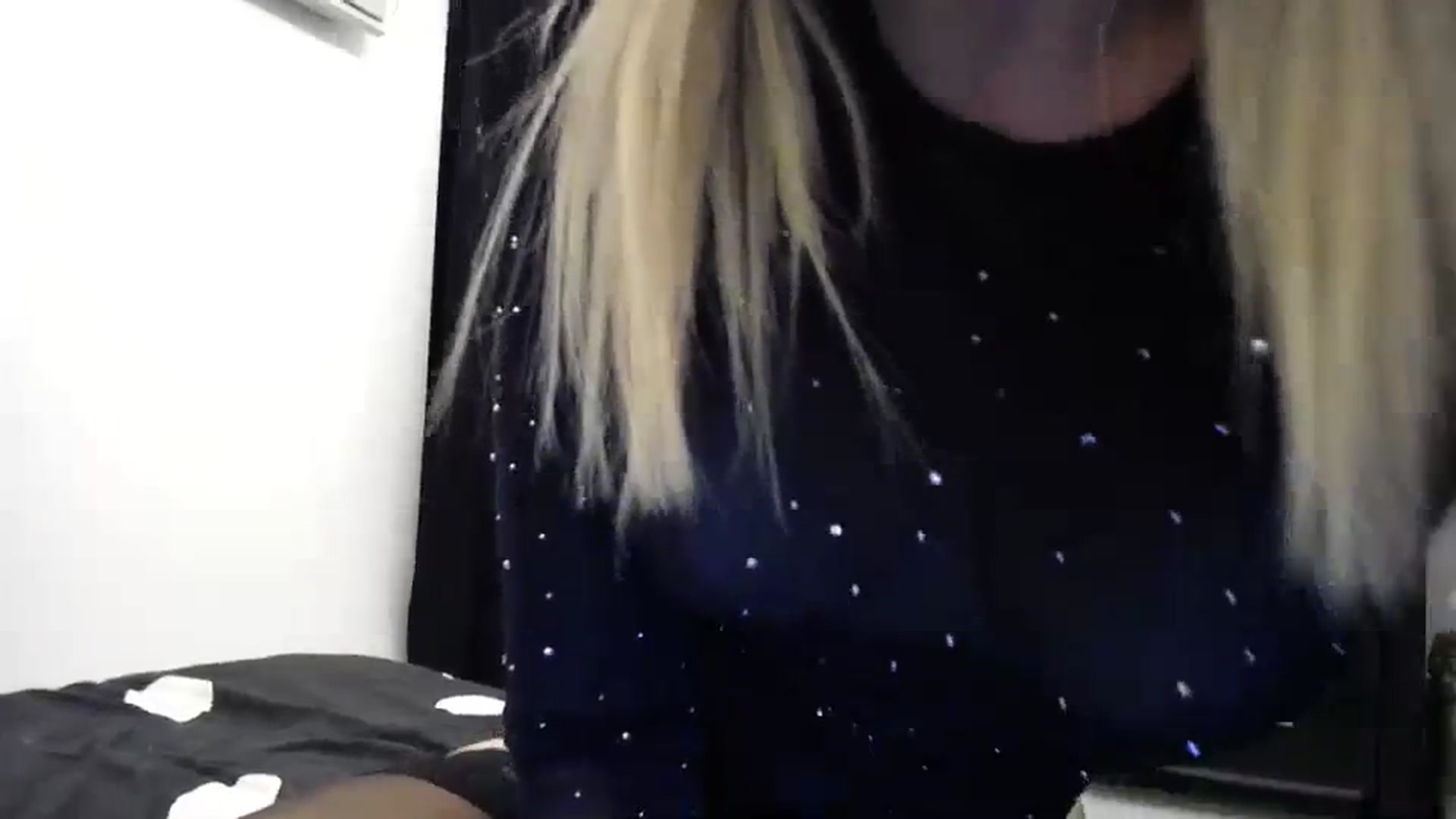 Gallery image thumbnail from Klarita_'s myfreecams stream on, 04/11/2024, 21:39 image 19 of 20
