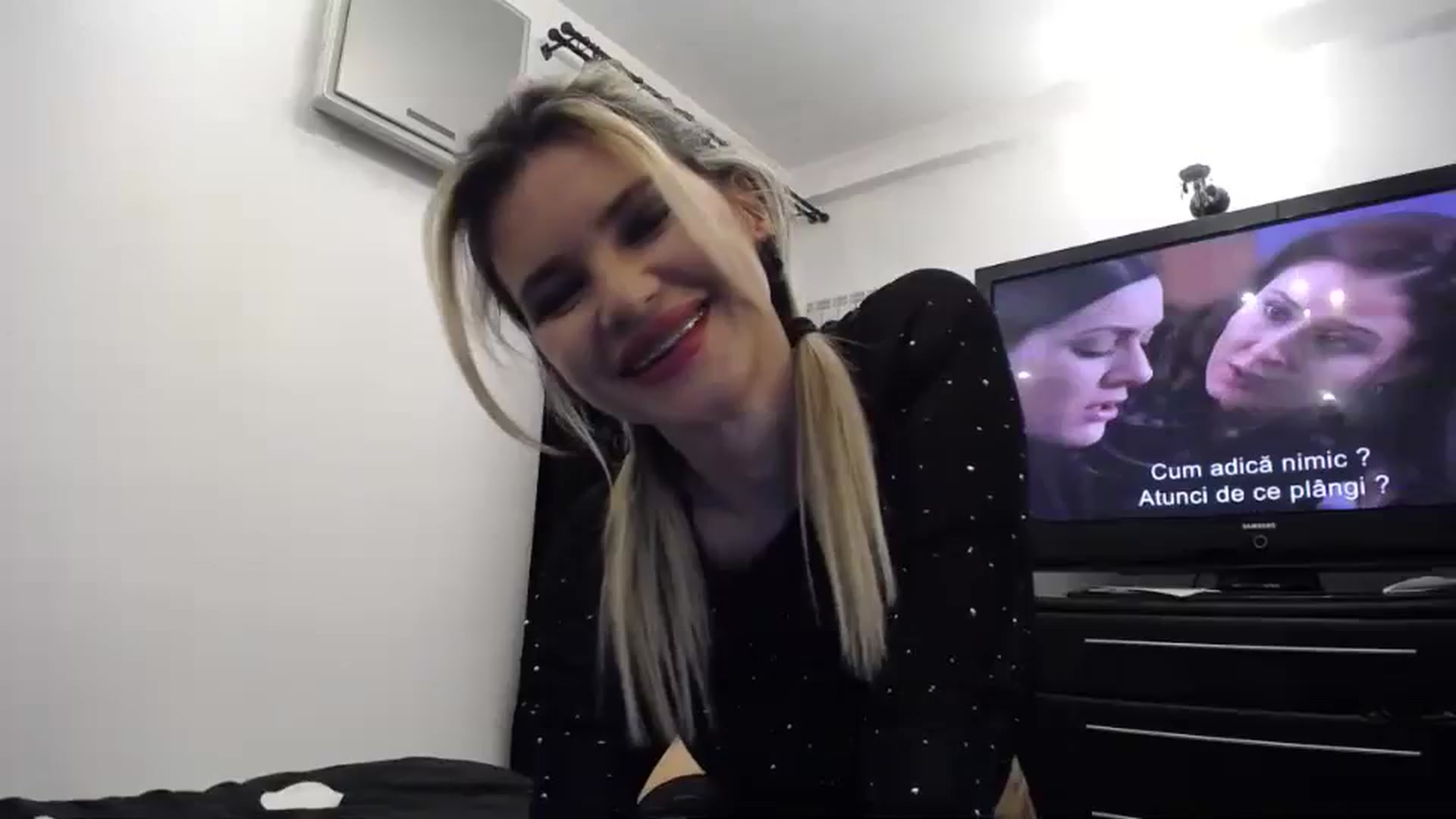 Gallery image thumbnail from Klarita_'s myfreecams stream on, 04/11/2024, 21:39 image 8 of 20