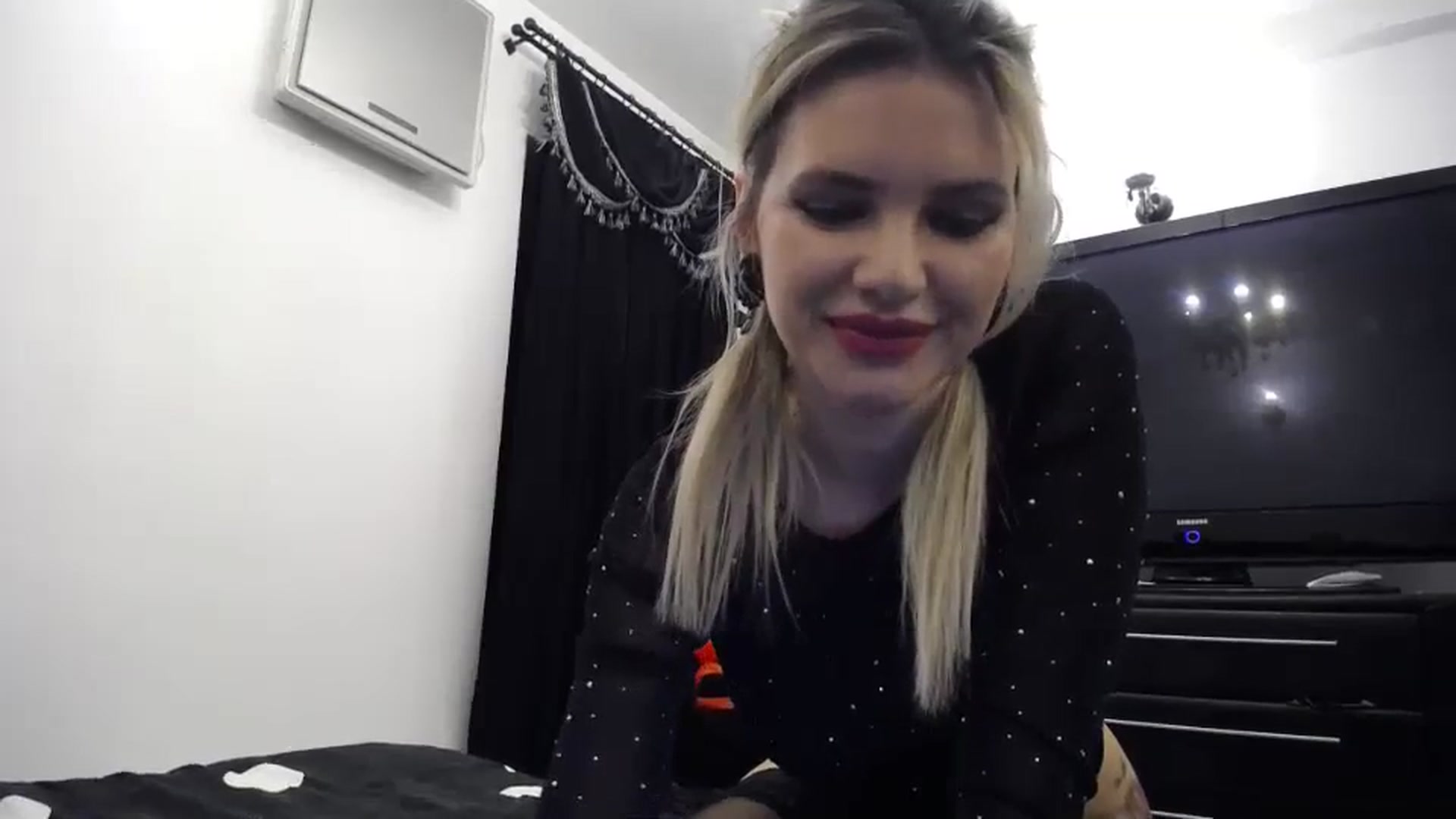 Gallery image thumbnail from Klarita_'s myfreecams stream on, 04/11/2024, 21:39 image 17 of 20