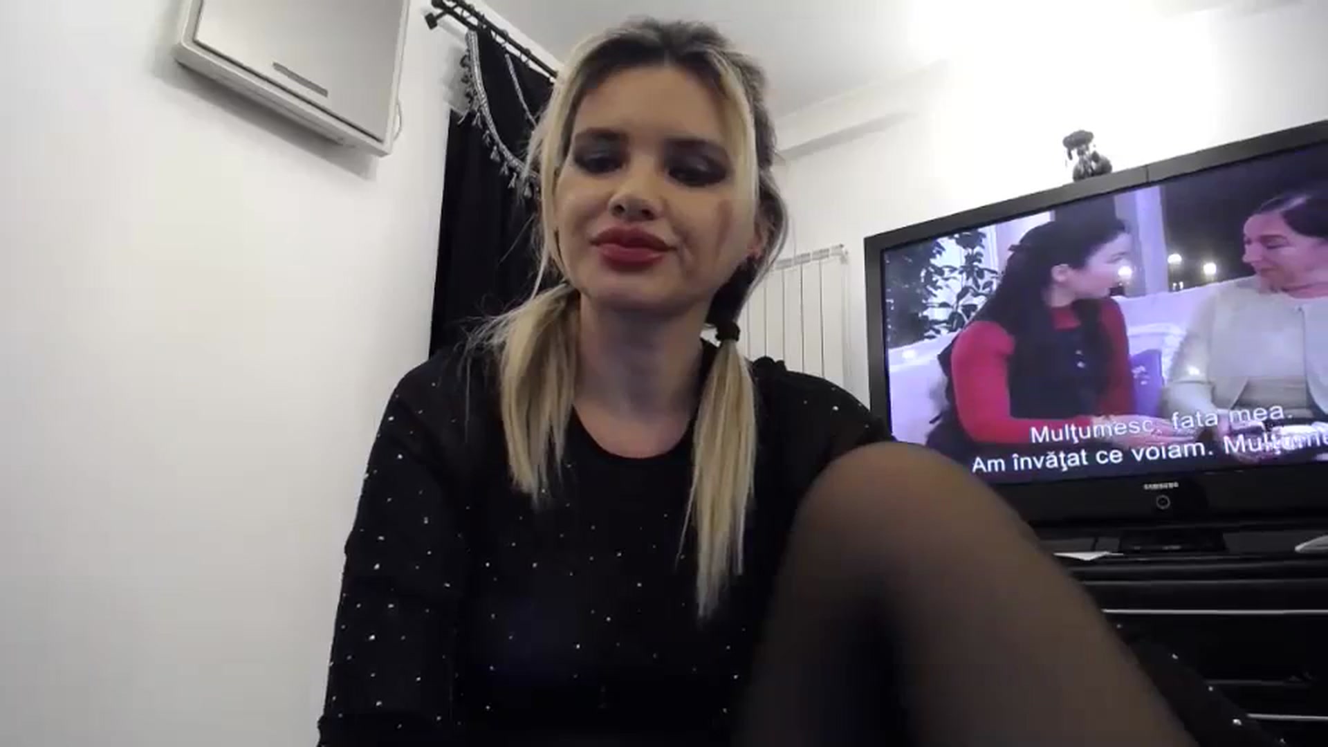 Gallery image thumbnail from Klarita_'s myfreecams stream on, 04/11/2024, 21:39 image 5 of 20