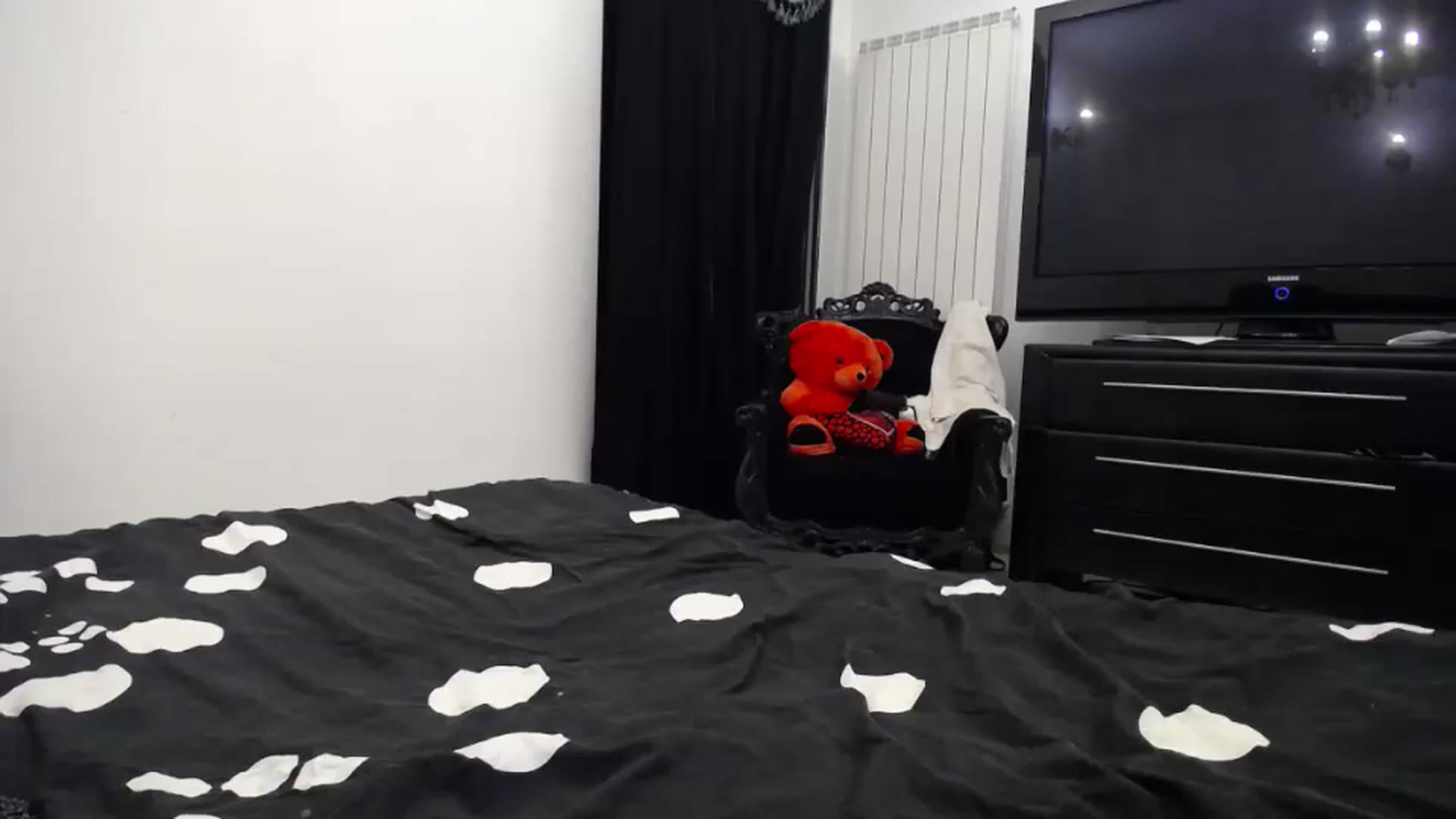 Gallery image thumbnail from Klarita_'s myfreecams stream on, 04/11/2024, 22:48 image 2 of 20