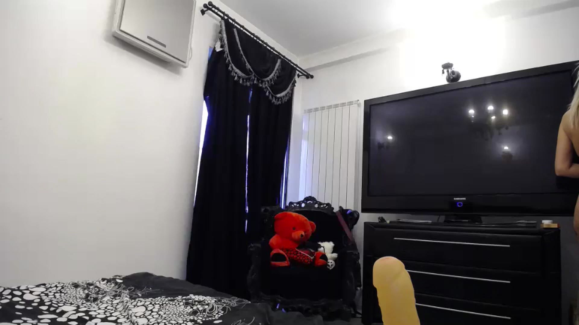 Gallery image thumbnail from Klarita_'s myfreecams stream on, 04/12/2024, 16:03 image 14 of 20