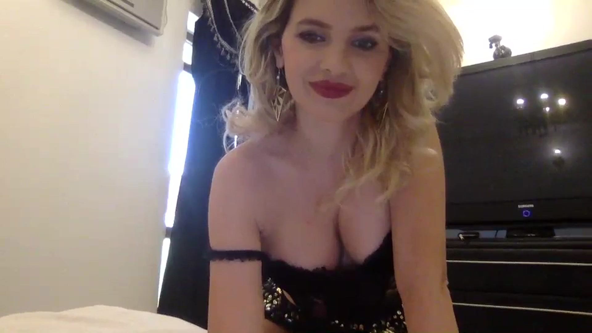 Gallery image thumbnail from Klarita_'s myfreecams stream on, 04/20/2024, 15:50 image 8 of 20