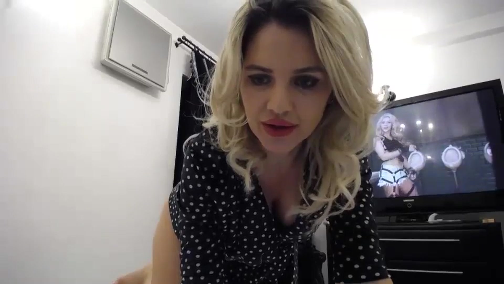 Gallery image thumbnail from Klarita_'s myfreecams stream on, 04/21/2024, 22:24 image 6 of 20