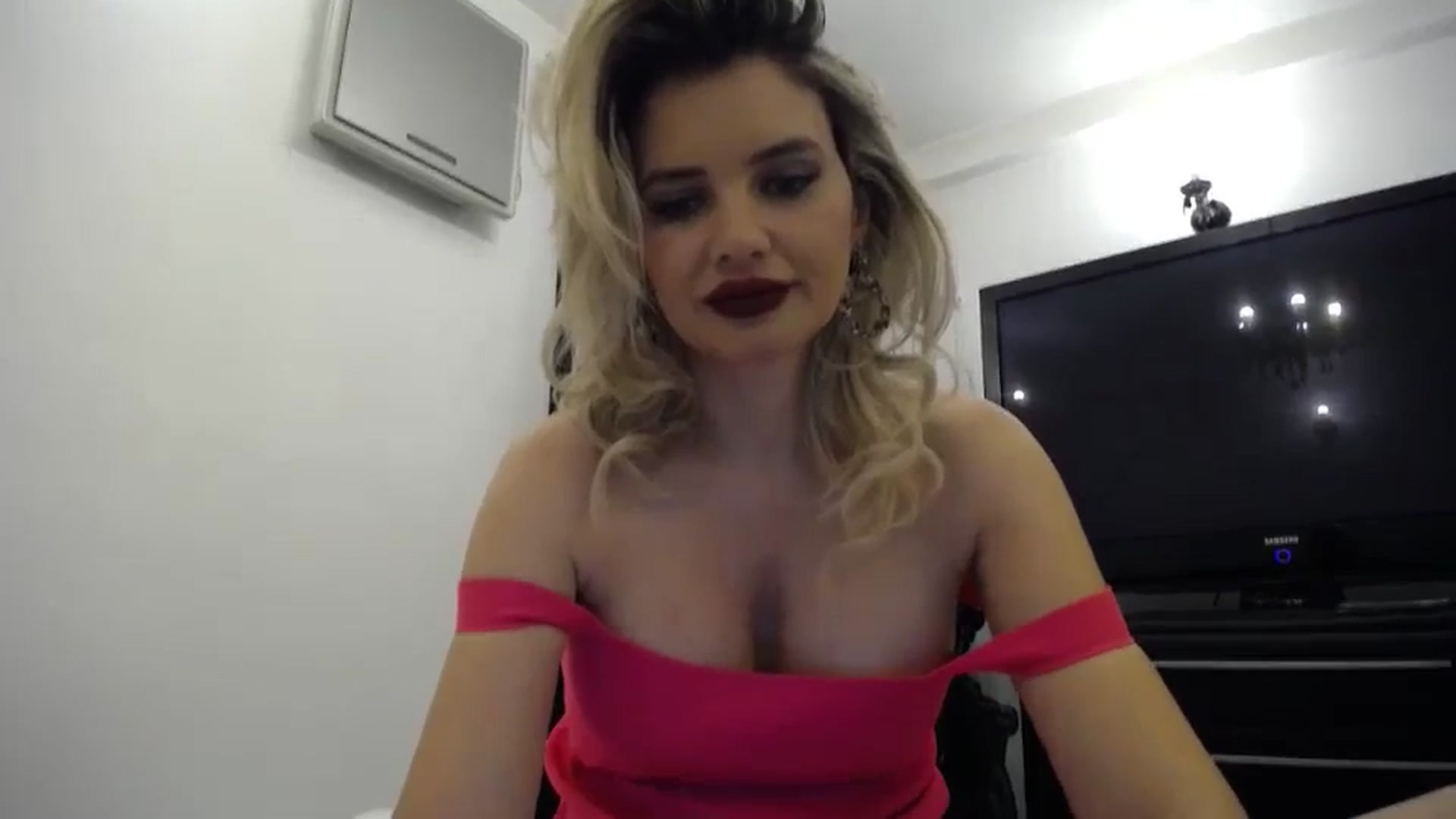 Gallery image thumbnail from Klarita_'s myfreecams stream on, 04/23/2024, 21:56 image 16 of 20