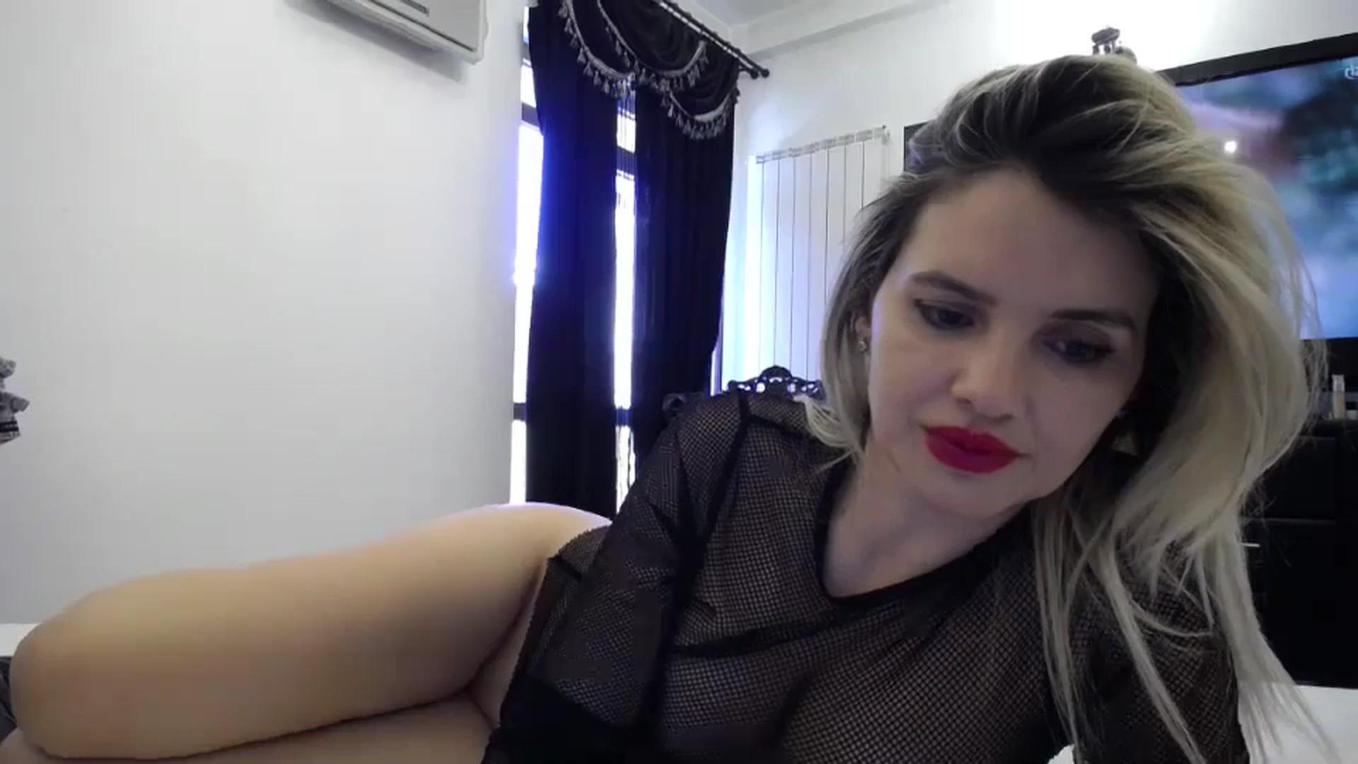Gallery image thumbnail from Klarita_'s myfreecams stream on, 04/26/2024, 15:27 image 11 of 20
