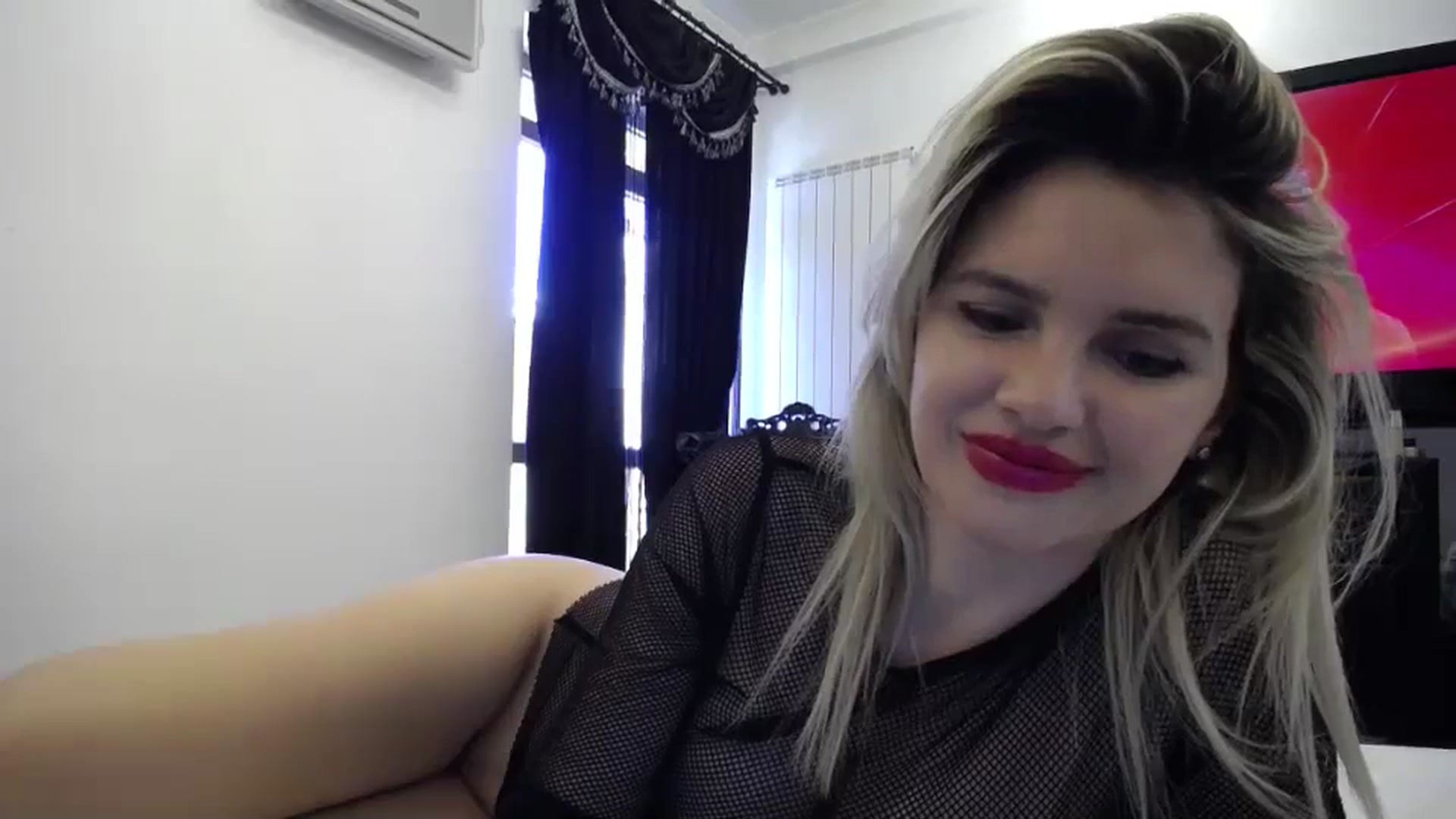 Gallery image thumbnail from Klarita_'s myfreecams stream on, 04/26/2024, 15:27 image 18 of 20
