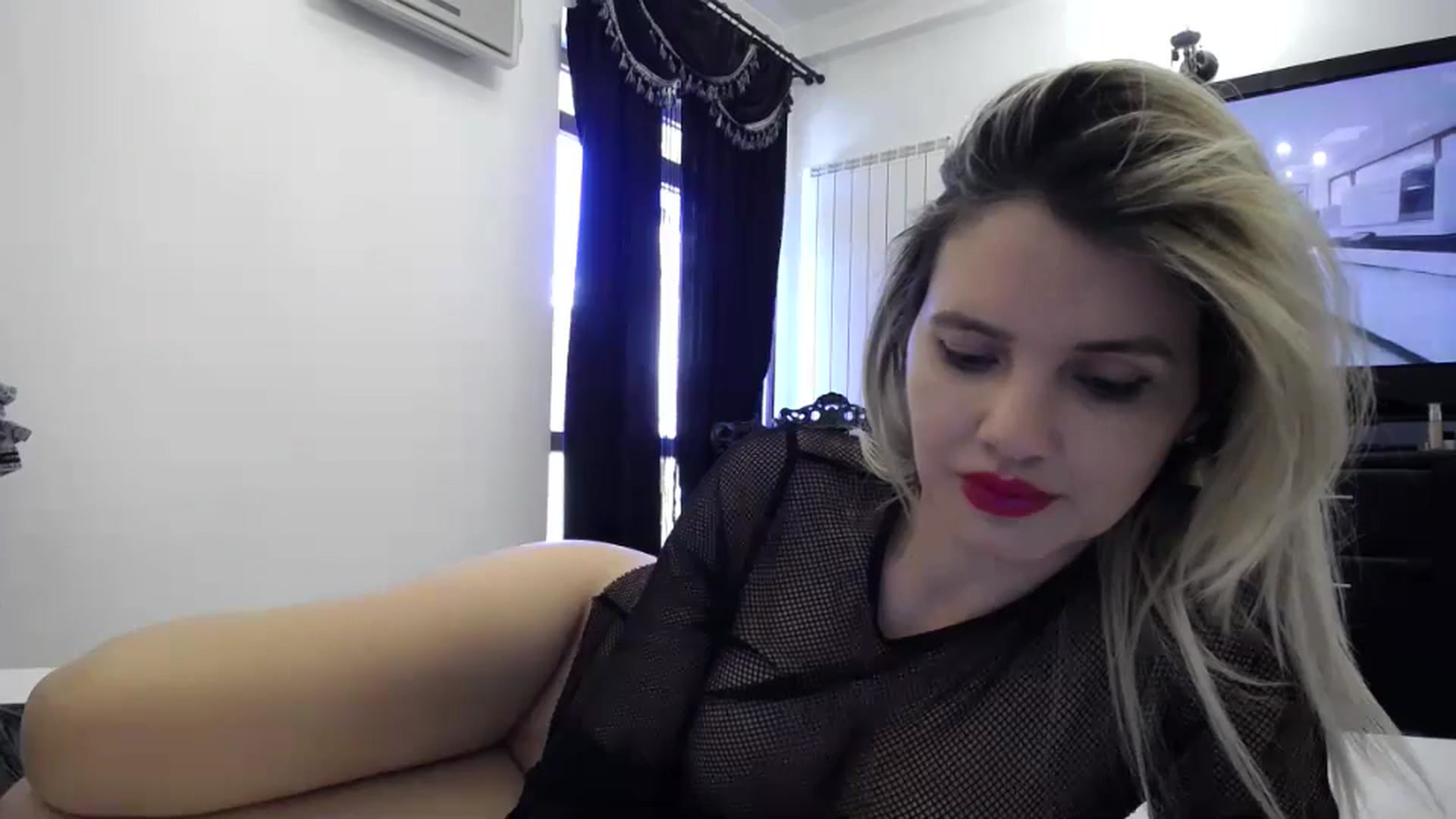 Gallery image thumbnail from Klarita_'s myfreecams stream on, 04/26/2024, 15:27 image 12 of 20