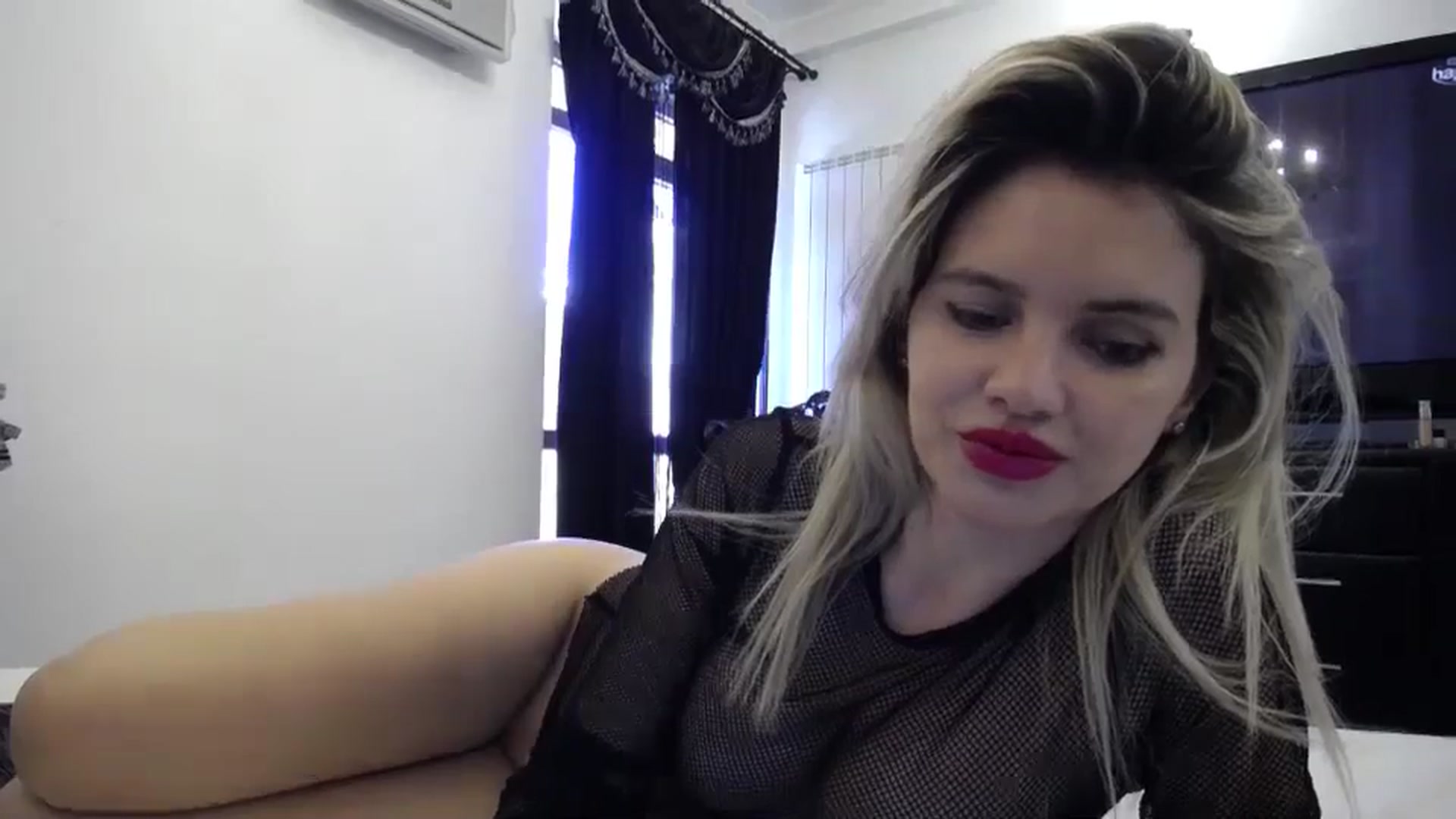 Gallery image thumbnail from Klarita_'s myfreecams stream on, 04/26/2024, 15:27 image 13 of 20