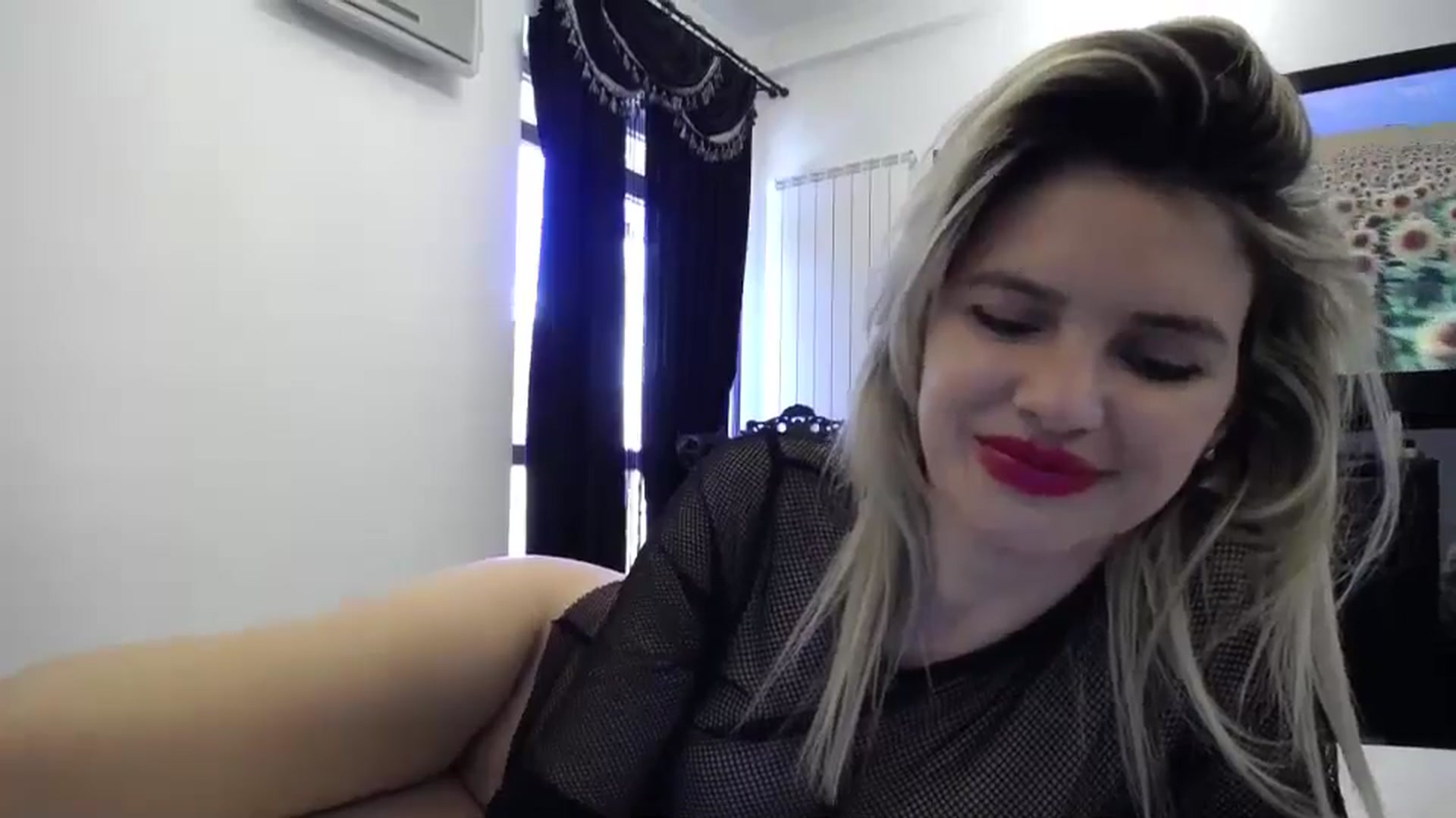 Gallery image thumbnail from Klarita_'s myfreecams stream on, 04/26/2024, 15:27 image 17 of 20