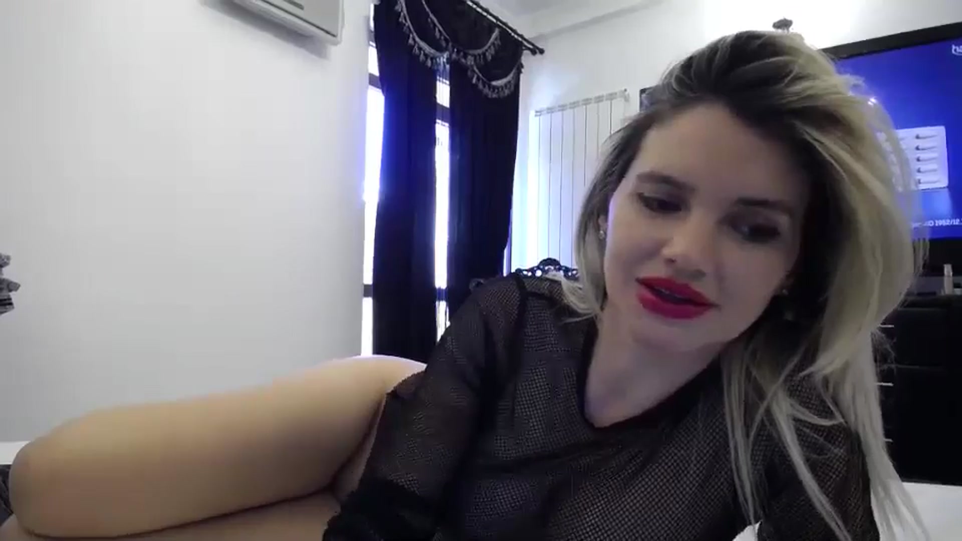 Gallery image thumbnail from Klarita_'s myfreecams stream on, 04/26/2024, 15:27 image 9 of 20