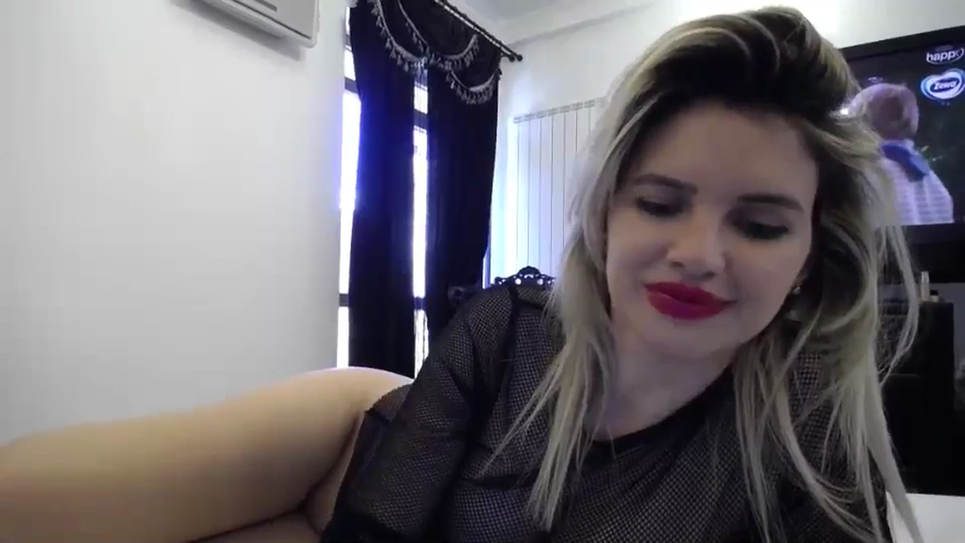 Gallery image thumbnail from Klarita_'s myfreecams stream on, 04/26/2024, 15:27 image 16 of 20